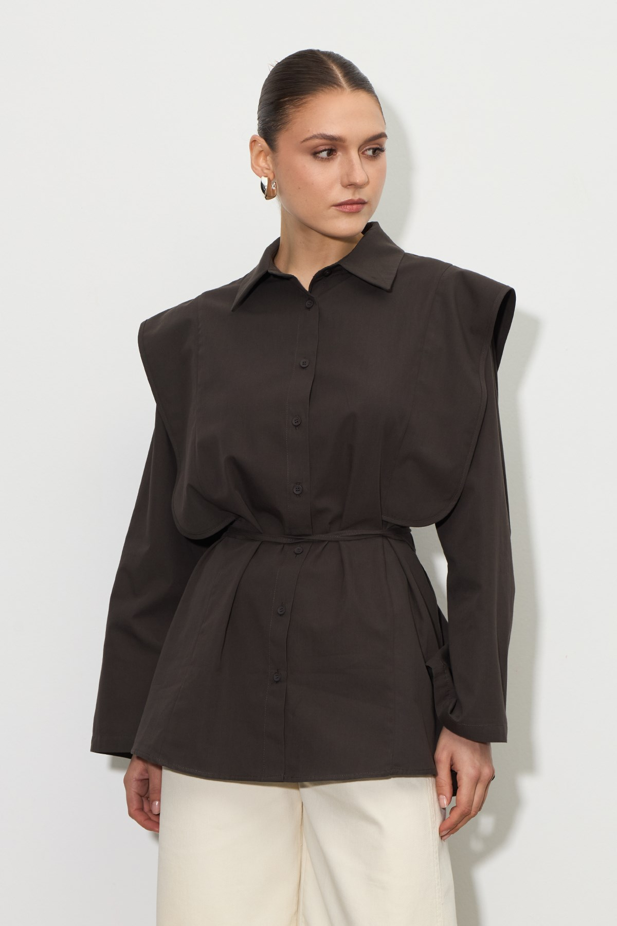 Peplum Omuz Detaylı %100 Pamuk Gömlek Kahverengi