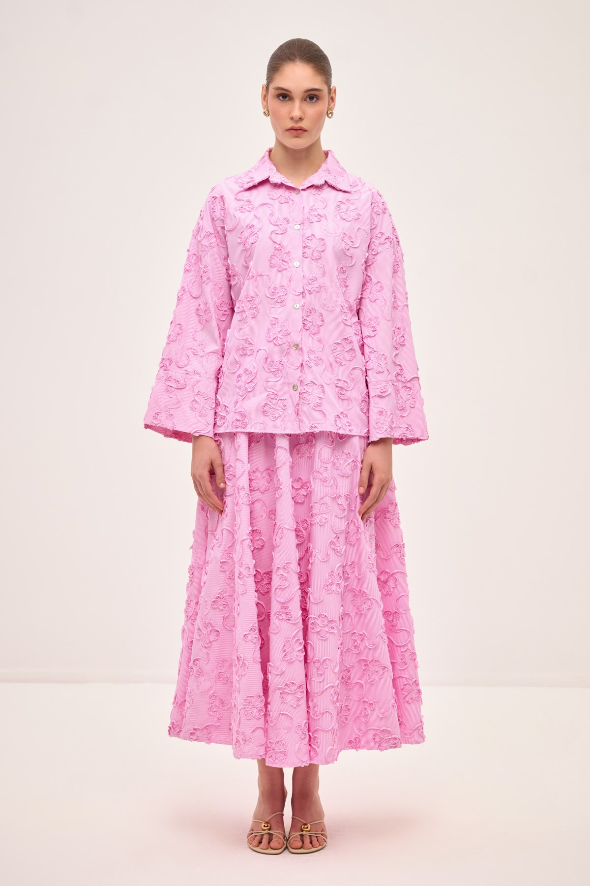 ÜÇ BOYUTLU ÇİÇEK DESENLİ POPLİN GÖMLEK VE KLOŞ ETEK SET PEMBE