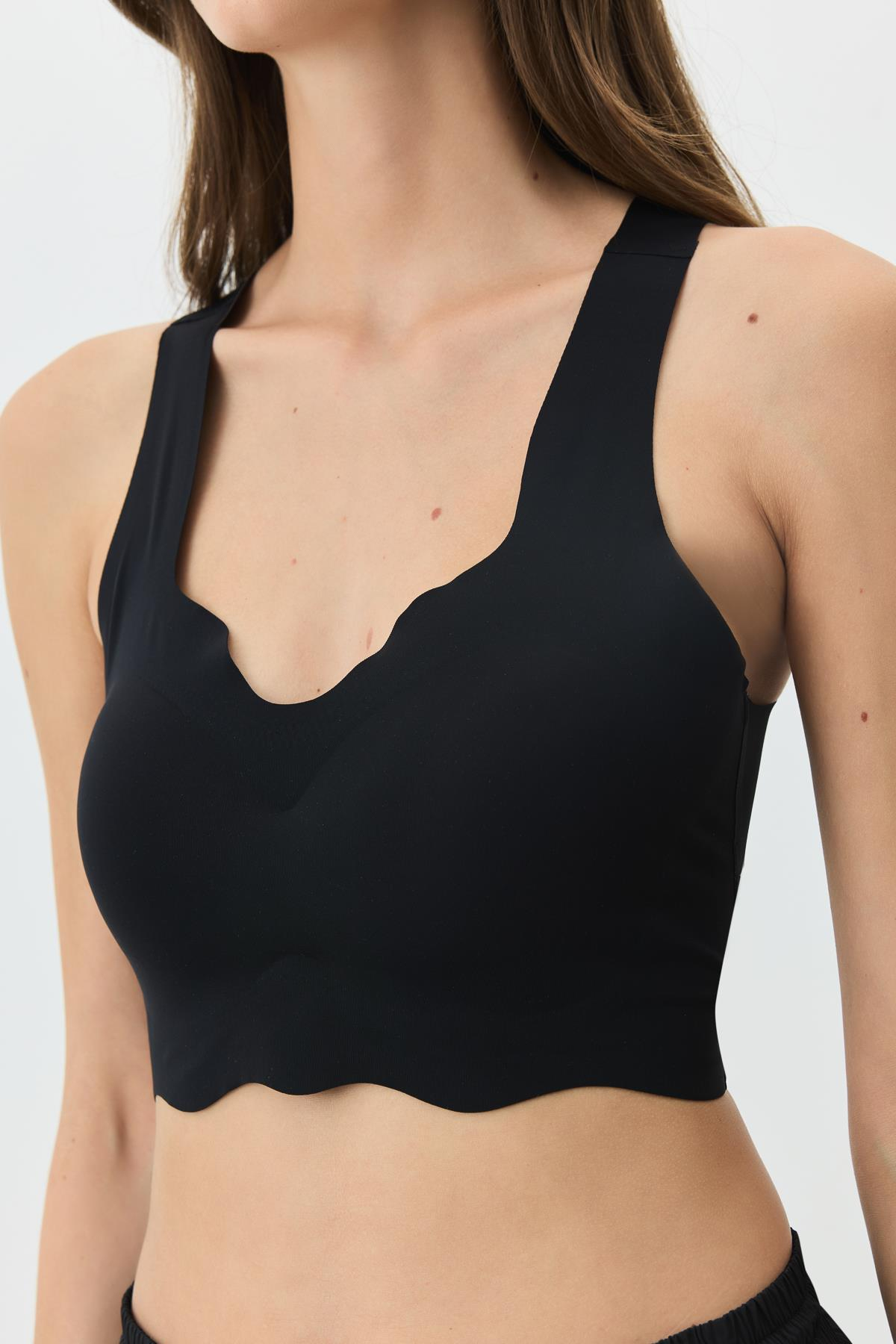 Balensiz Dikişsiz Lazer Kesim Sütyen Çıkarılabilir Pedli 1015 Siyah