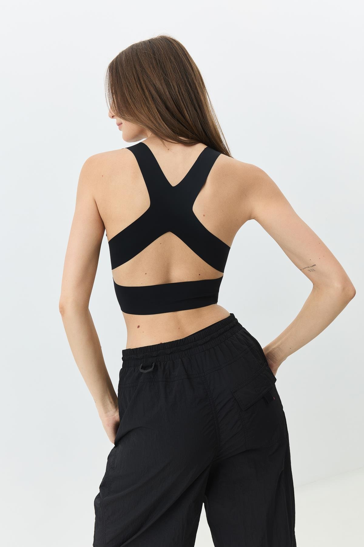 Balensiz Dikişsiz Lazer Kesim Sütyen Çıkarılabilir Pedli 1015 Siyah