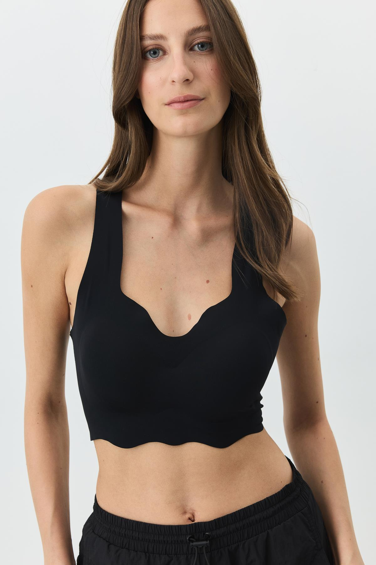 Balensiz Dikişsiz Lazer Kesim Sütyen Çıkarılabilir Pedli 1015 Siyah