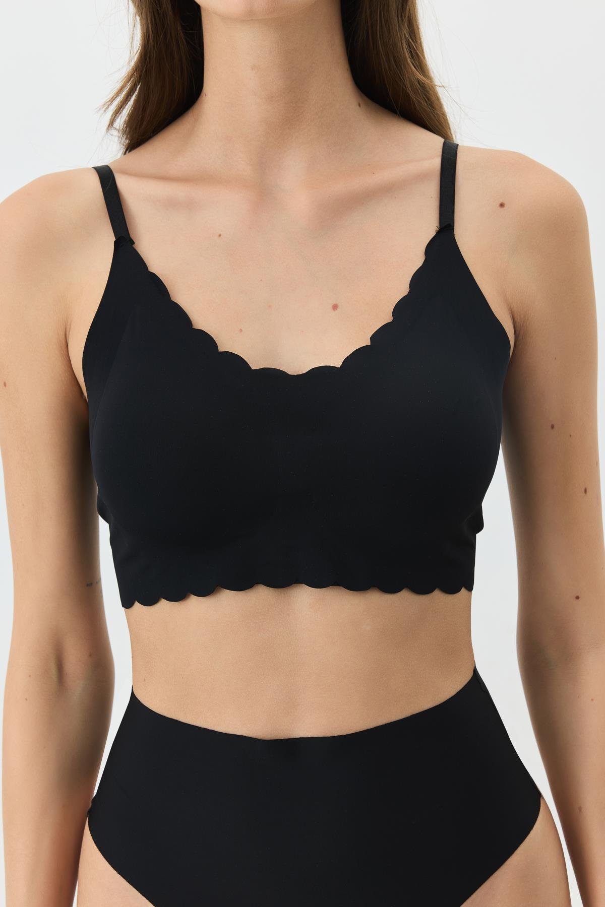 Balensiz Dikişsiz Lazer Kesim Sütyen Çıkarılabilir Pedli 1020 Siyah