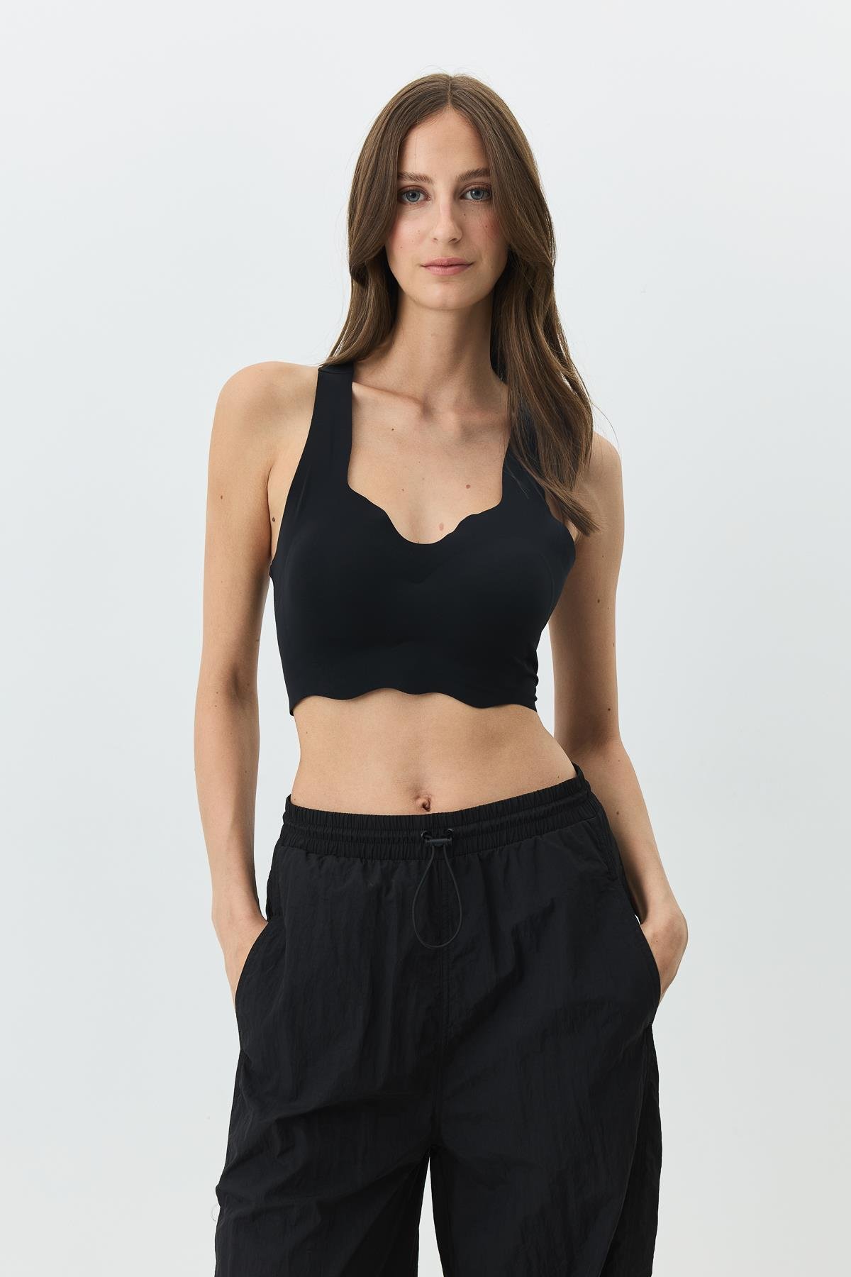 Balensiz Dikişsiz Lazer Kesim Sütyen Çıkarılabilir Pedli 1015 Siyah