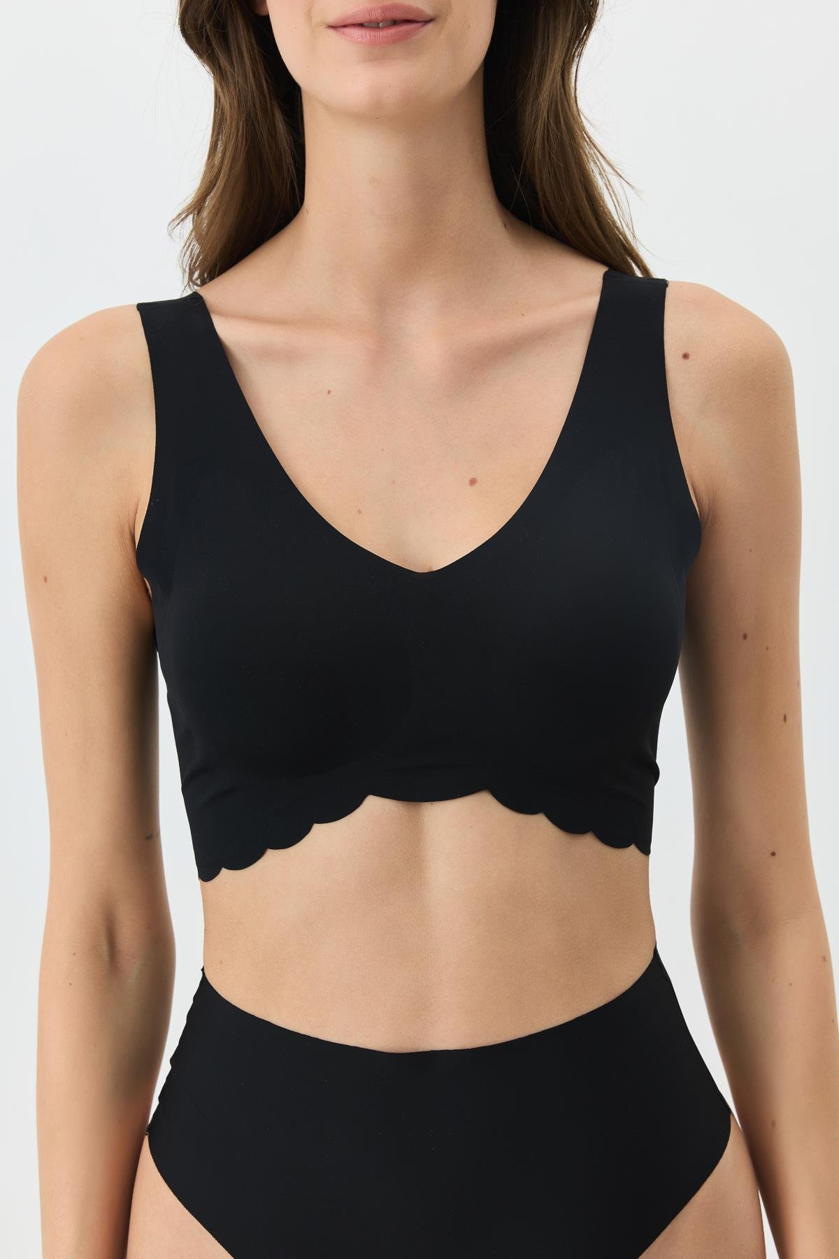 Balensiz Dikişsiz Lazer Kesim Sütyen Çıkarılabilir Pedli 1017 Siyah