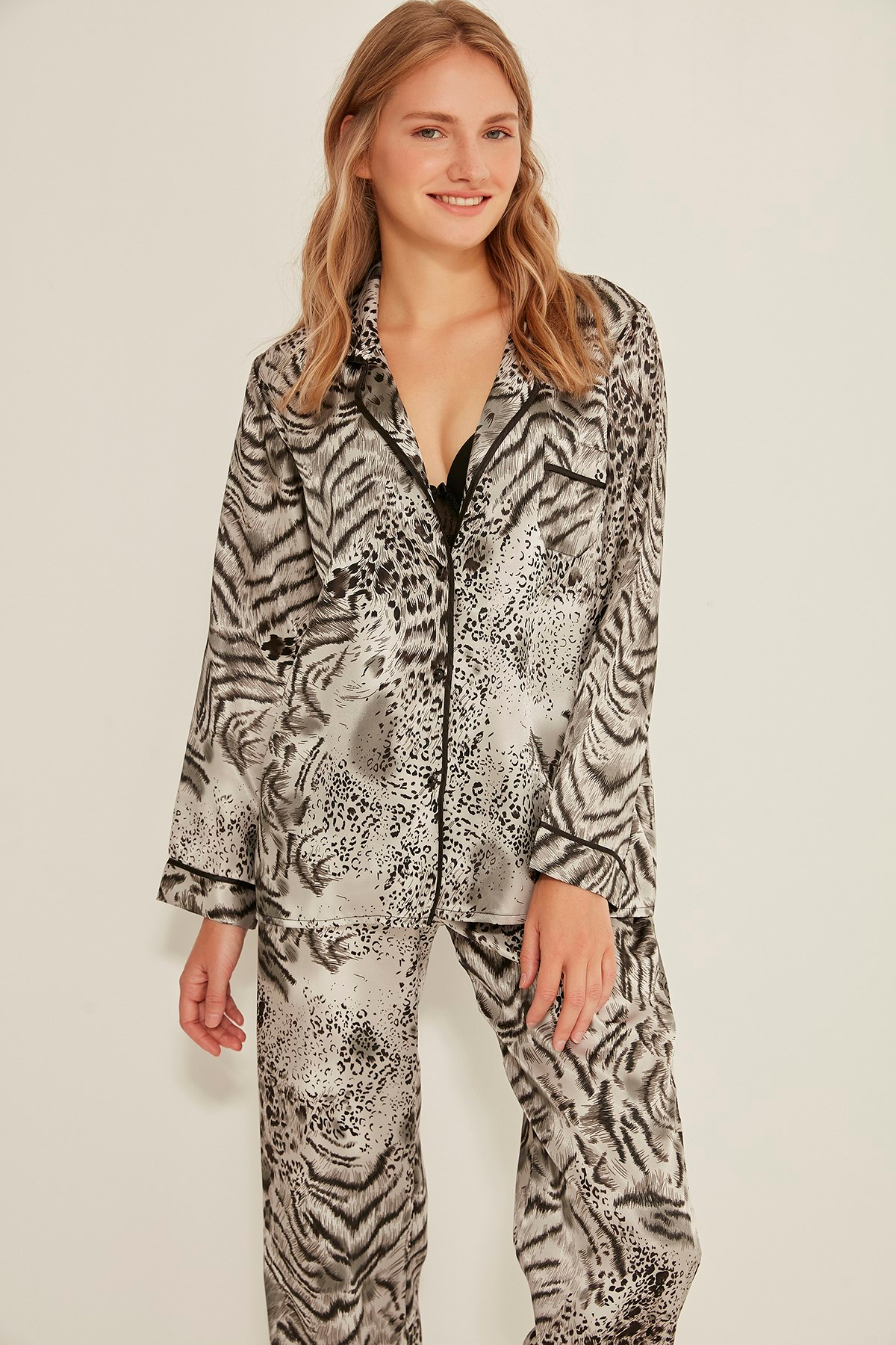 C&City 036 Kadın Desenli Saten Uzun Kol 2 li Pijama Takım Gri/Leopar