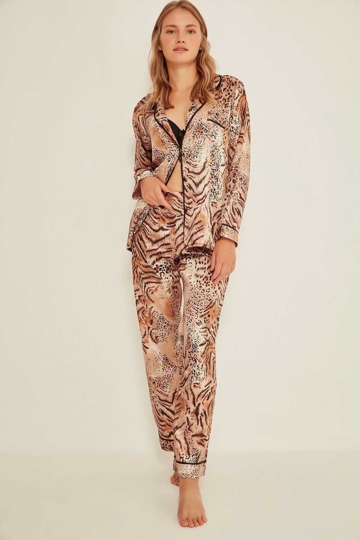 C&City 036 Kadın Desenli Saten Uzun Kol 2 li Pijama Takım Kahve/Leopar