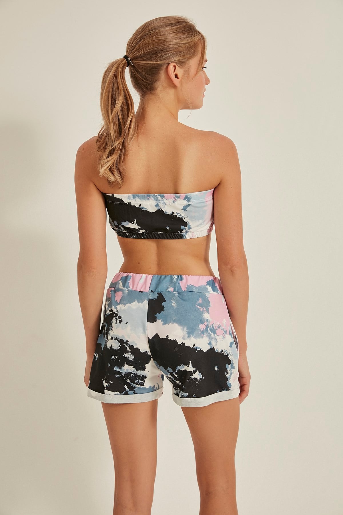 C&City 706 Kadın Paçası Katlamalı Batik Şort Pembe/Siyah