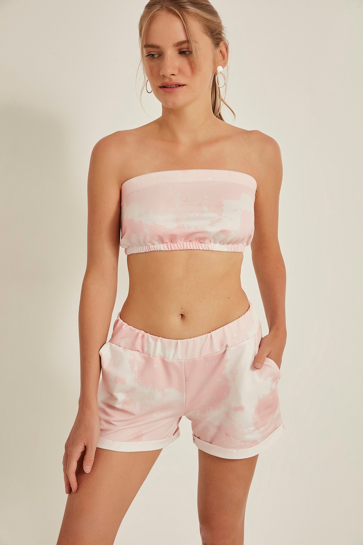 C&City 706 Kadın Paçası Katlamalı Batik Şort Pembe/Ekru
