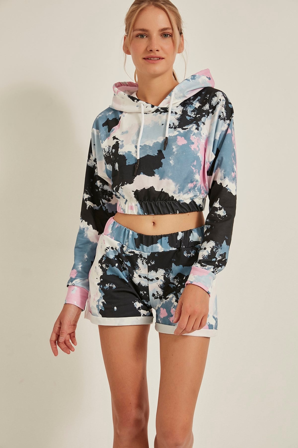 C&City 706 Kadın Paçası Katlamalı Batik Şort Pembe/Siyah