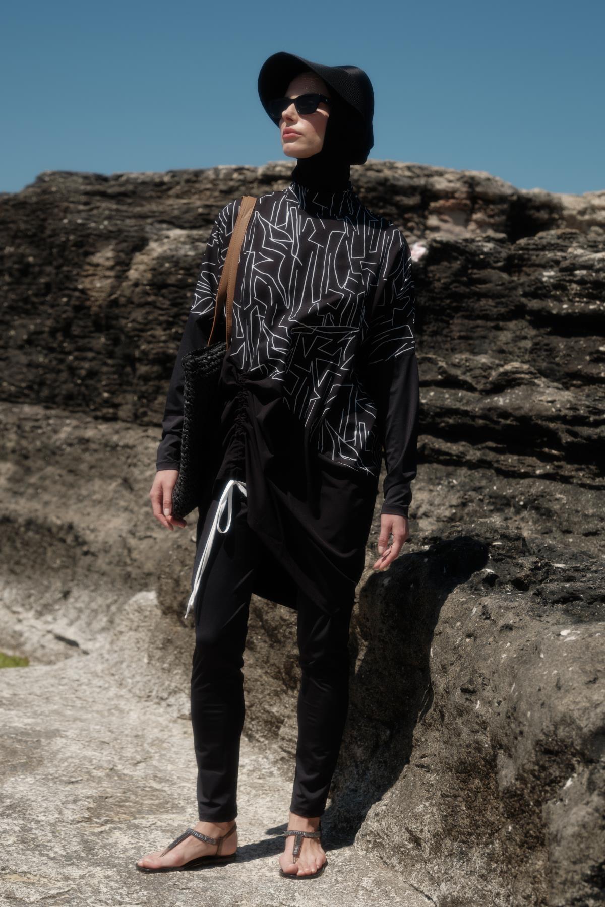 Desenli Rahat Kesim 4'lü Tesettür Mayo 6297 Siyah/Beyaz