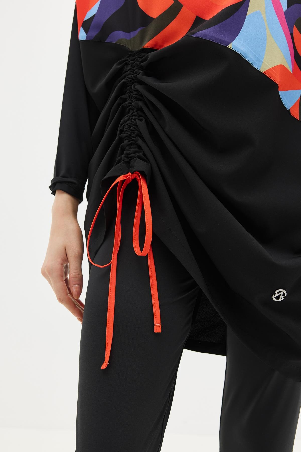 Desenli Rahat Kesim 4'lü Tesettür Mayo 6297 Lacivert/Siyah