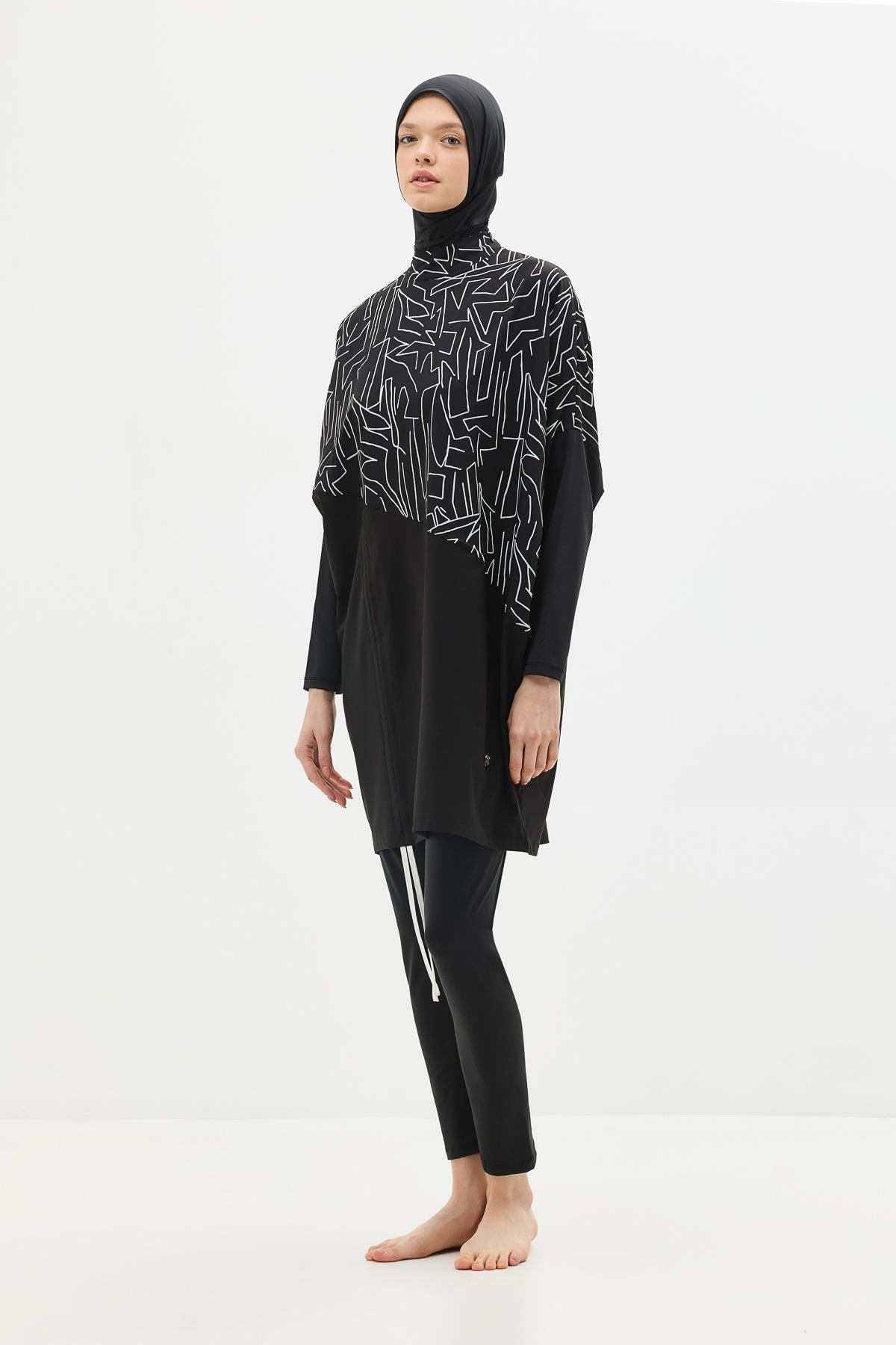 Desenli Rahat Kesim 4'lü Tesettür Mayo 6297 Siyah/Beyaz