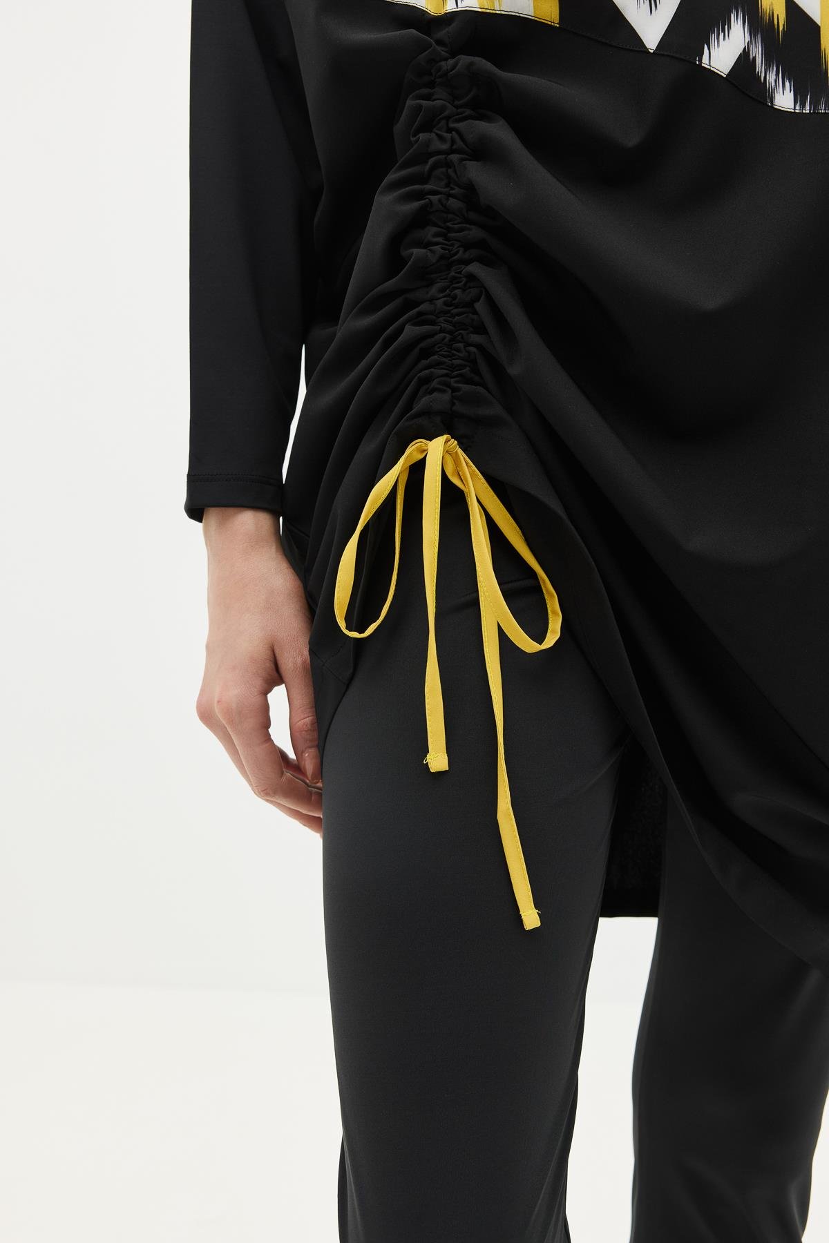 Desenli Rahat Kesim 4'lü Tesettür Mayo 6297 Sarı/Siyah