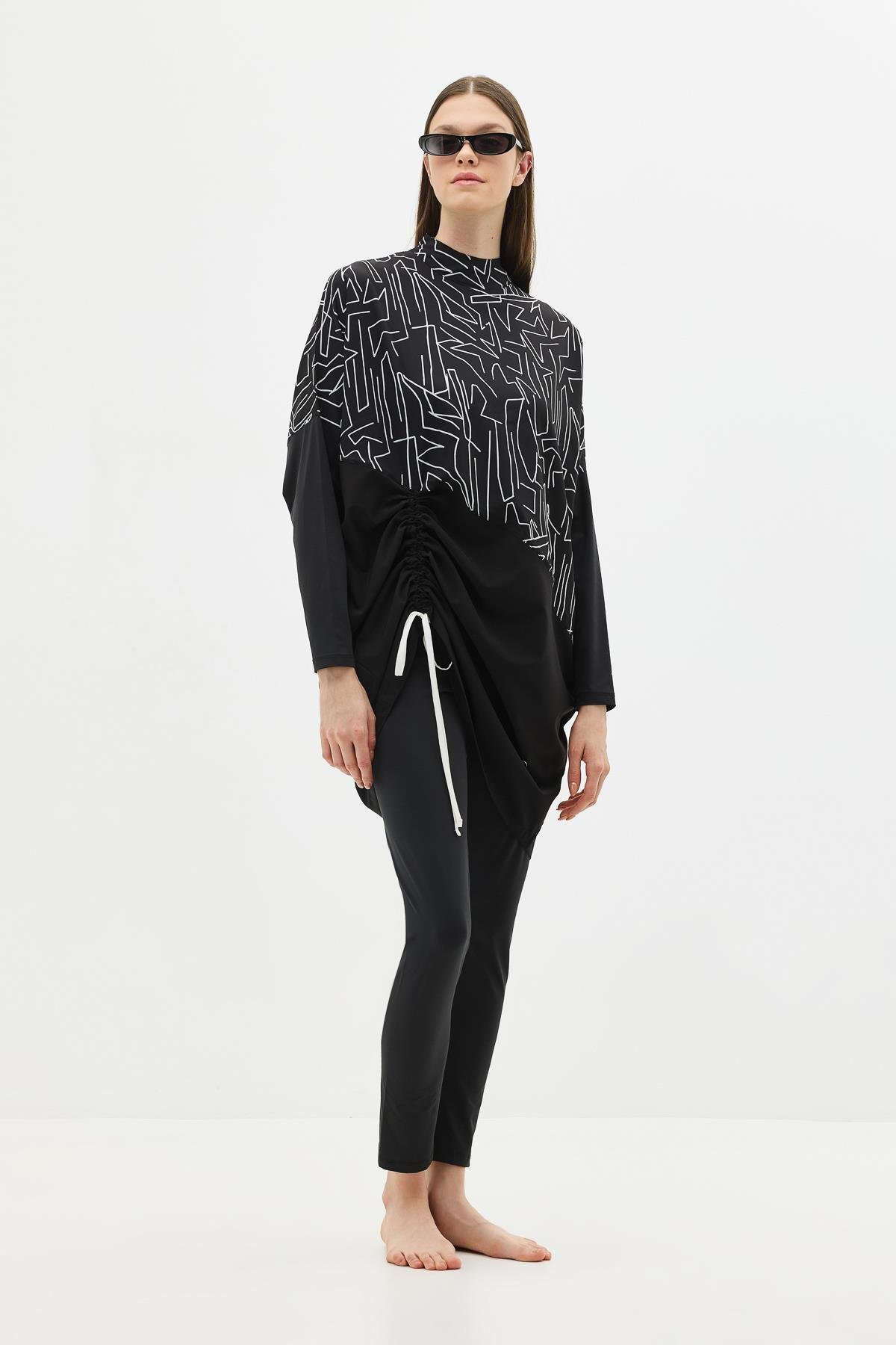 Desenli Rahat Kesim 4'lü Tesettür Mayo 6297 Siyah/Beyaz