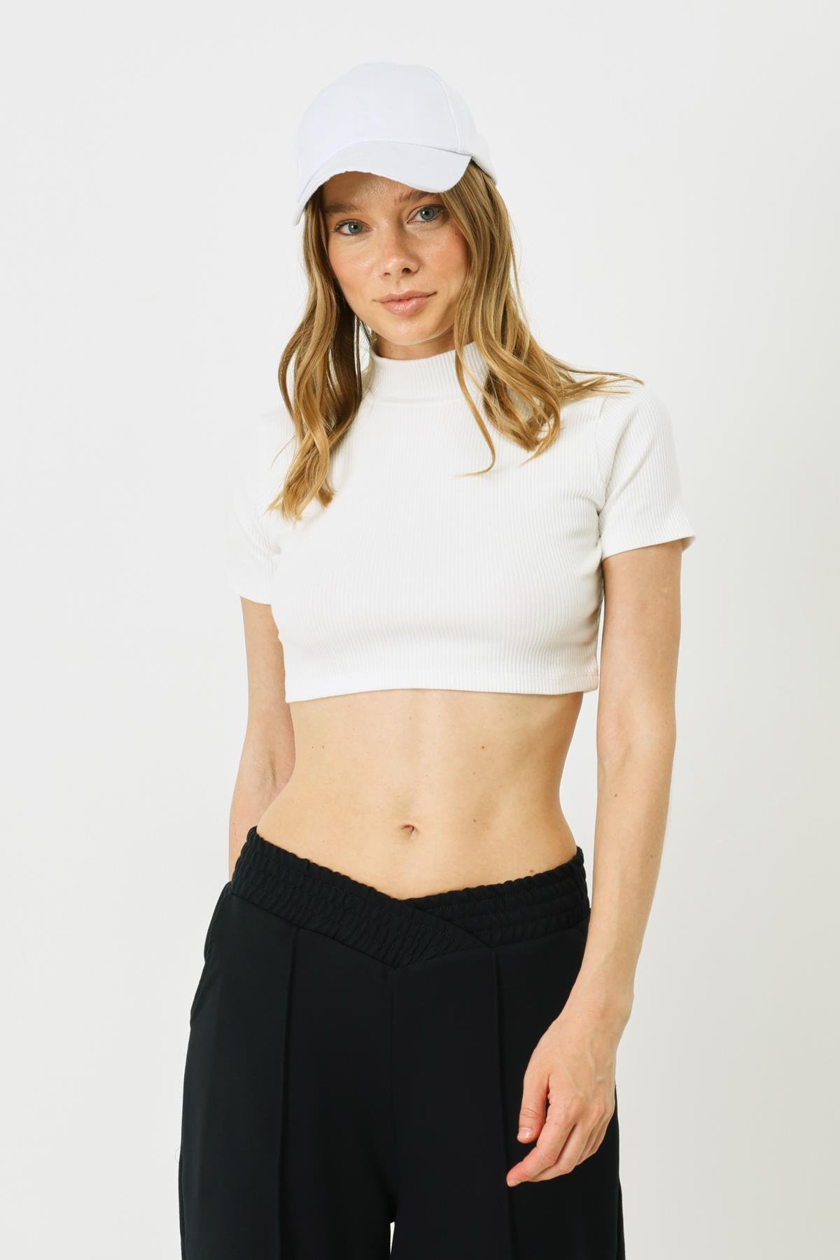 Kadın Kısa Kol Dik Yaka Crop Fitilli Bluz 922 Ekru