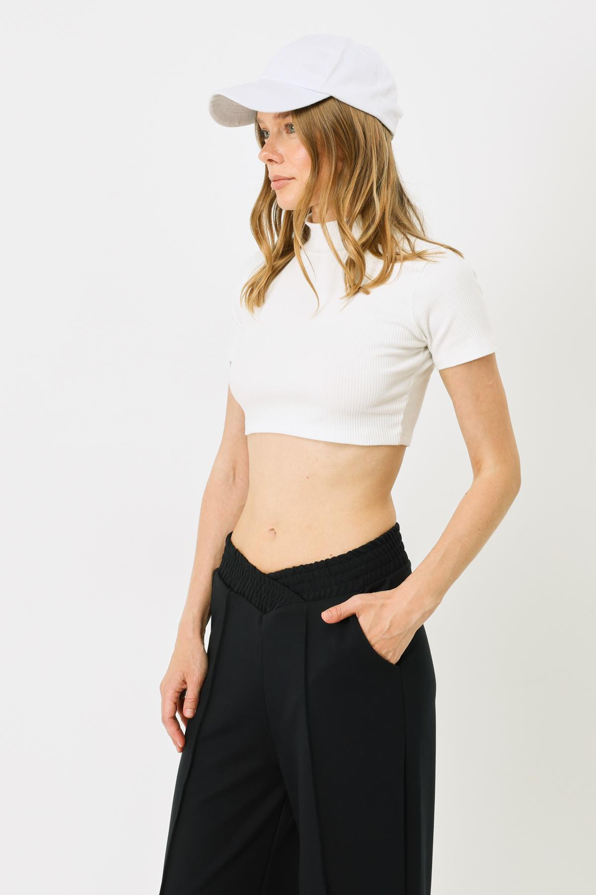 Kadın Kısa Kol Dik Yaka Crop Fitilli Bluz 922 Ekru