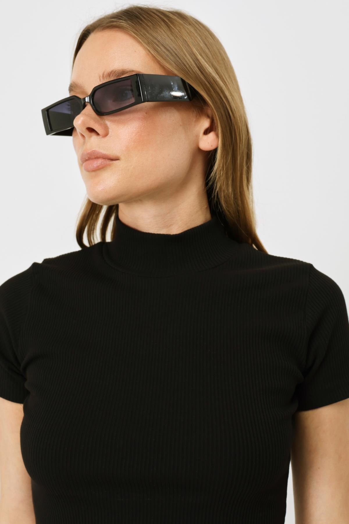 Kadın Vücuda Oturan Dik Yaka Kısa Kol Fitilli Bluz 921 Siyah