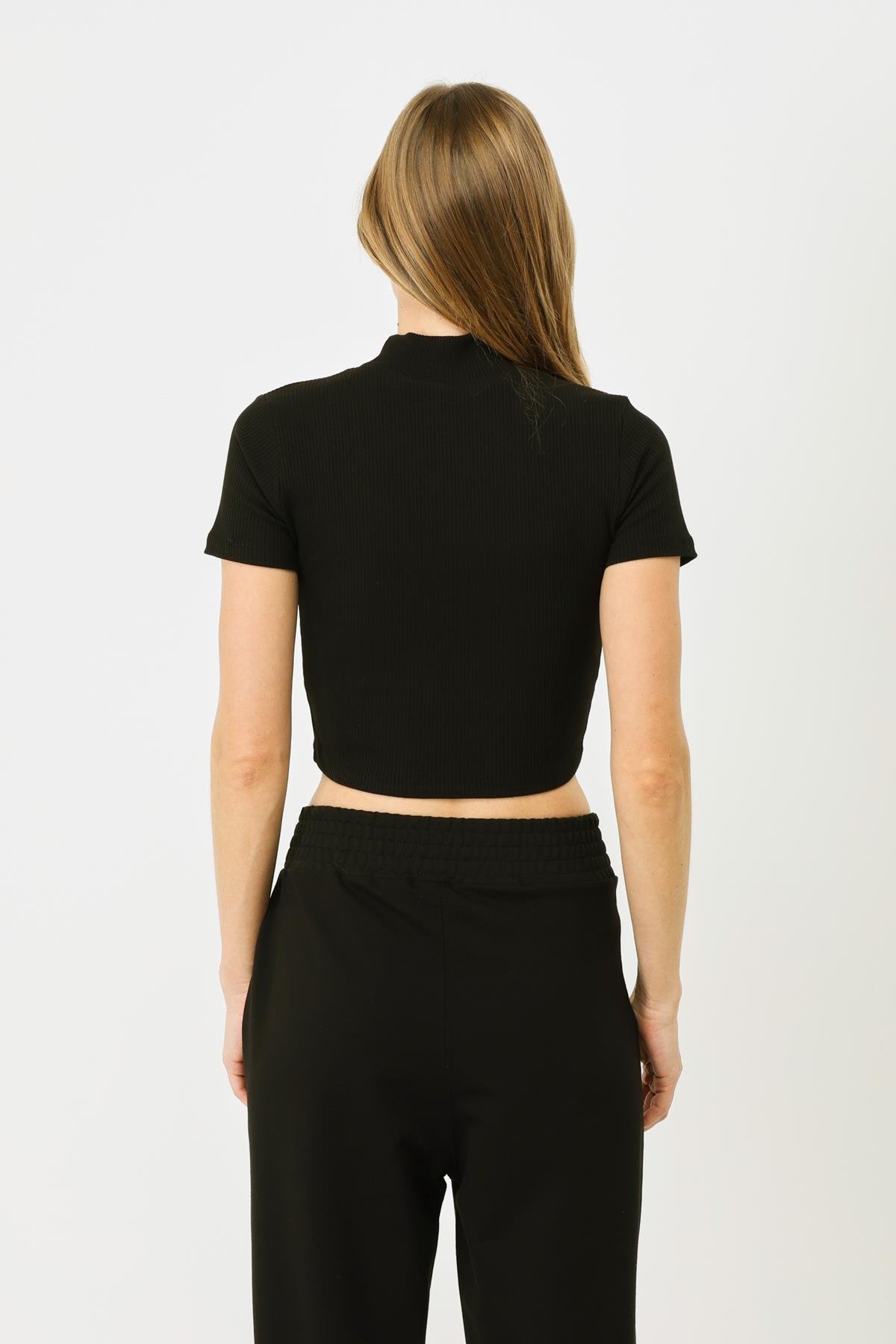 Kadın Vücuda Oturan Dik Yaka Kısa Kol Fitilli Bluz 921 Siyah