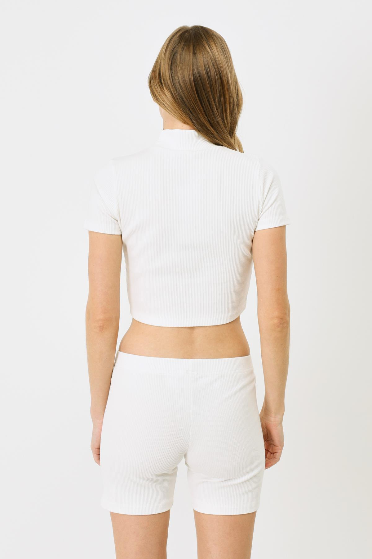 Kadın Vücuda Oturan Dik Yaka Kısa Kol Fitilli Bluz 921 Ekru
