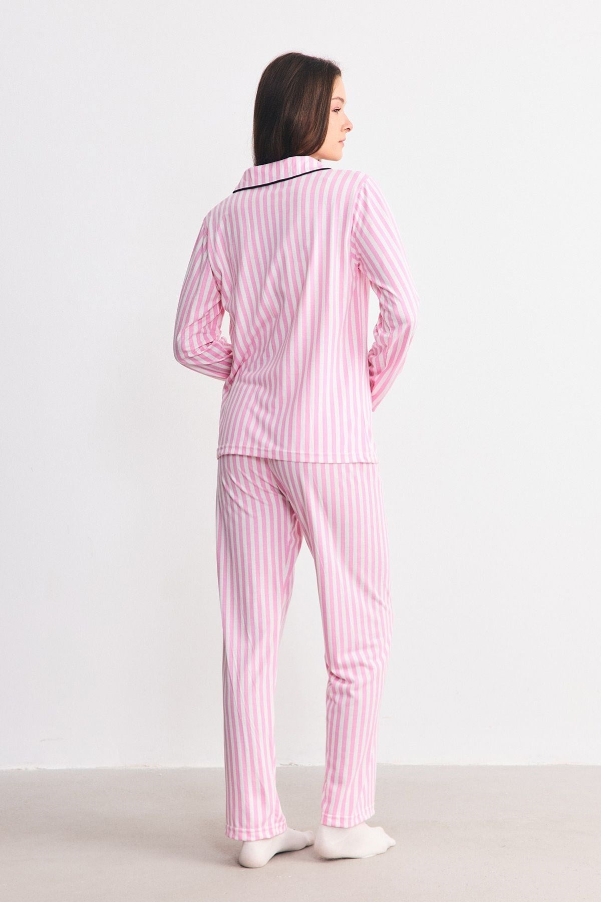Pembe Çizgili Düğmeli Gömlek Yaka Pijama Takımı Pembe