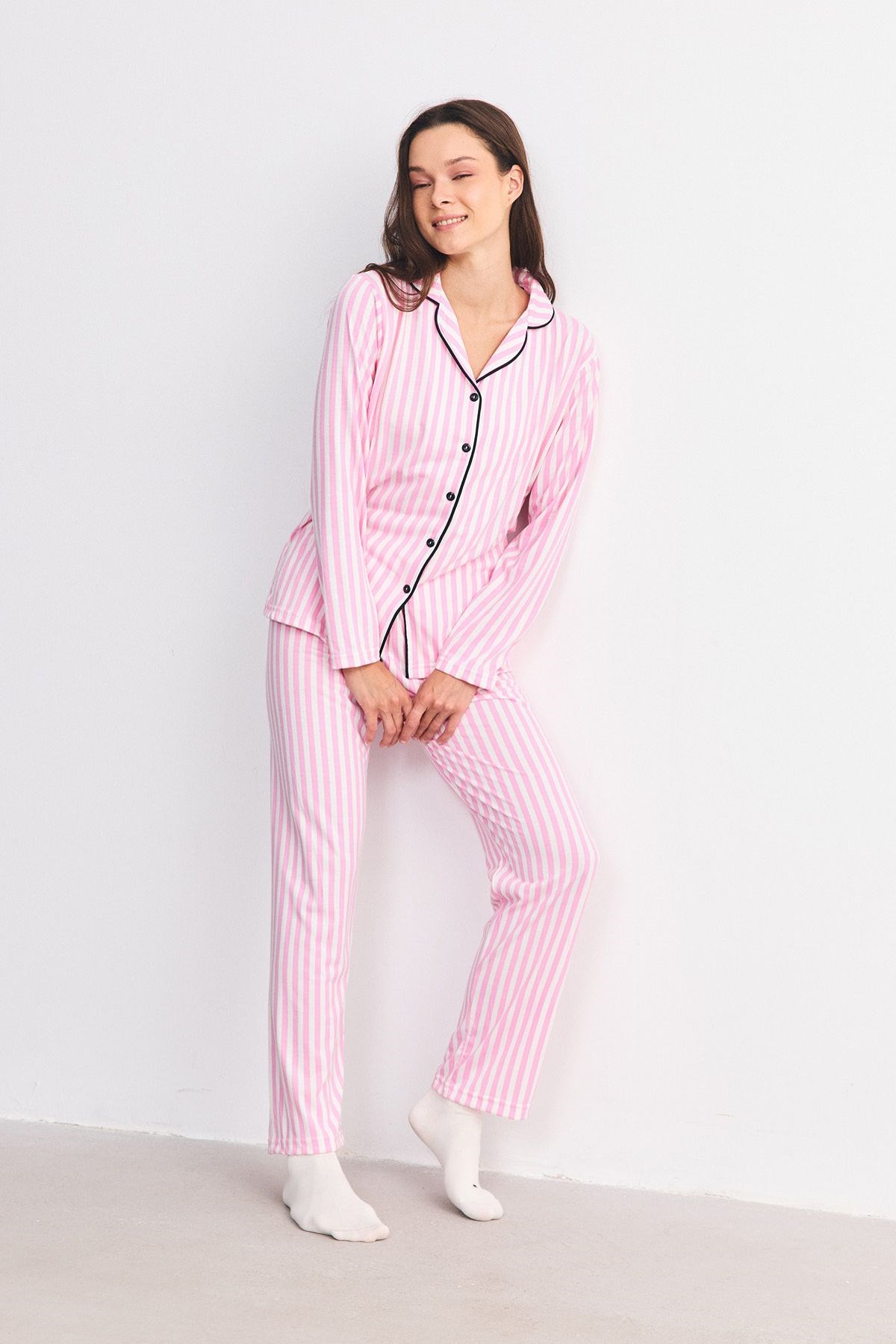 Pembe Çizgili Düğmeli Gömlek Yaka Pijama Takımı Pembe