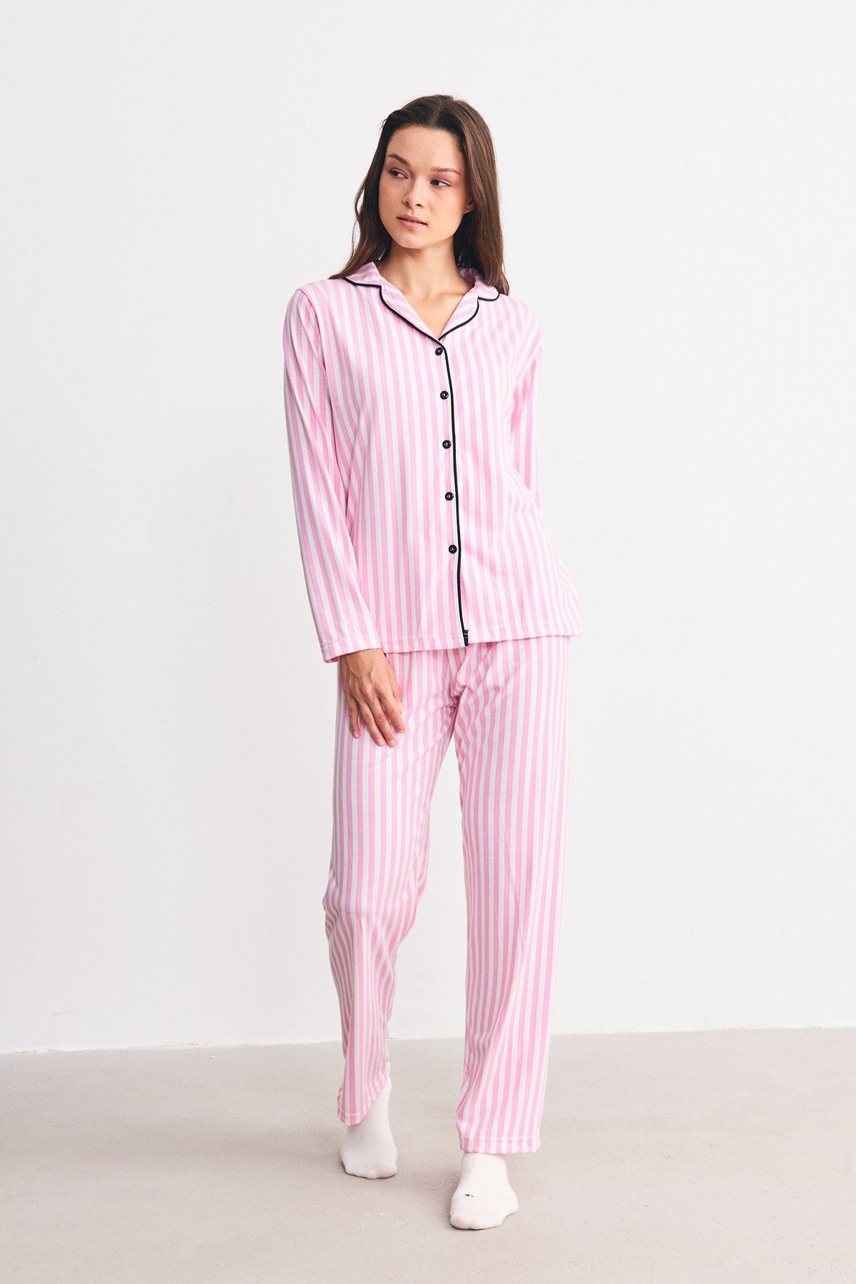 Pembe Çizgili Düğmeli Gömlek Yaka Pijama Takımı Pembe