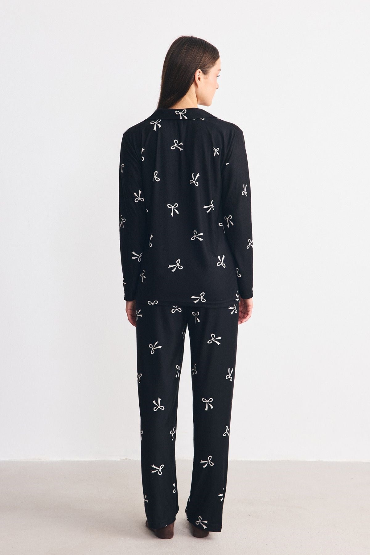 Süet Dokulu Gömlek Yaka Pijama Takımı Siyah