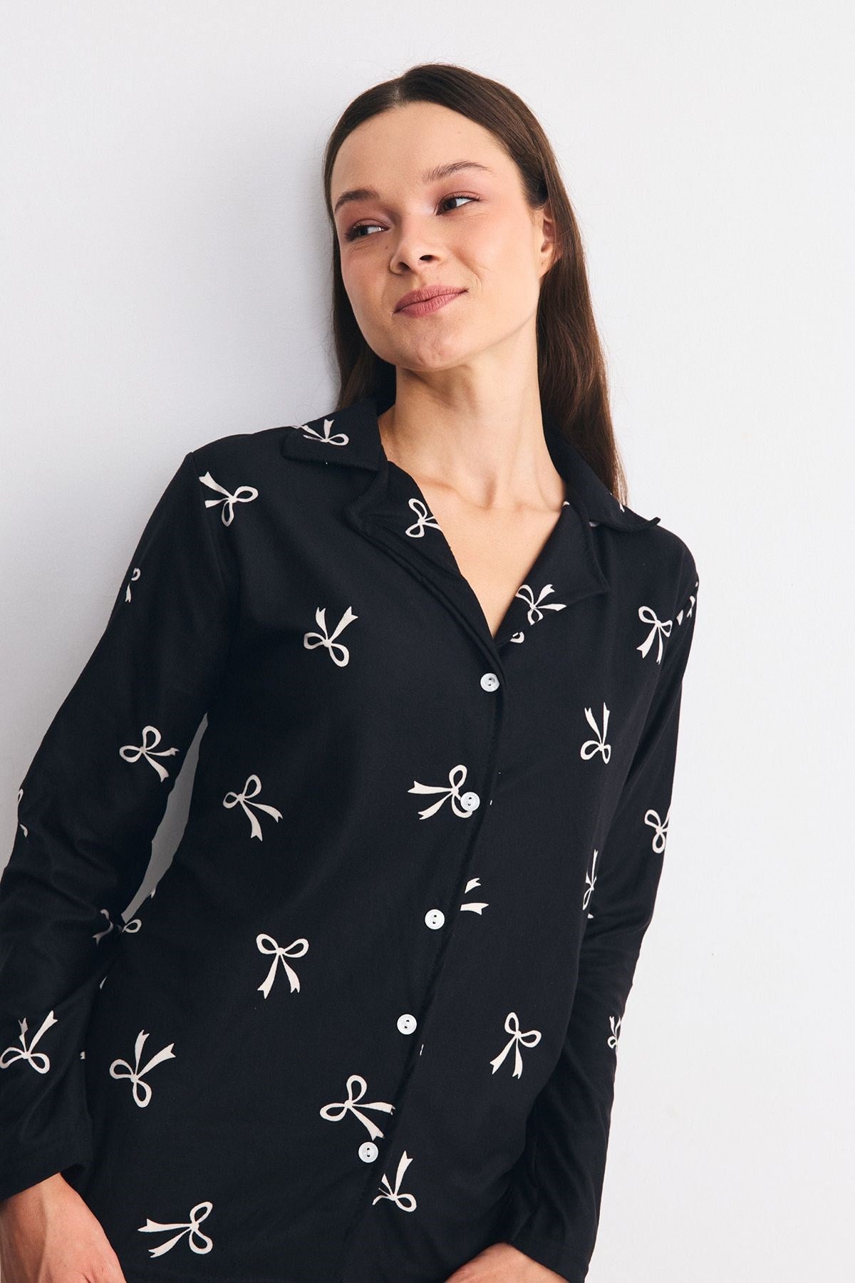 Süet Dokulu Gömlek Yaka Pijama Takımı Siyah