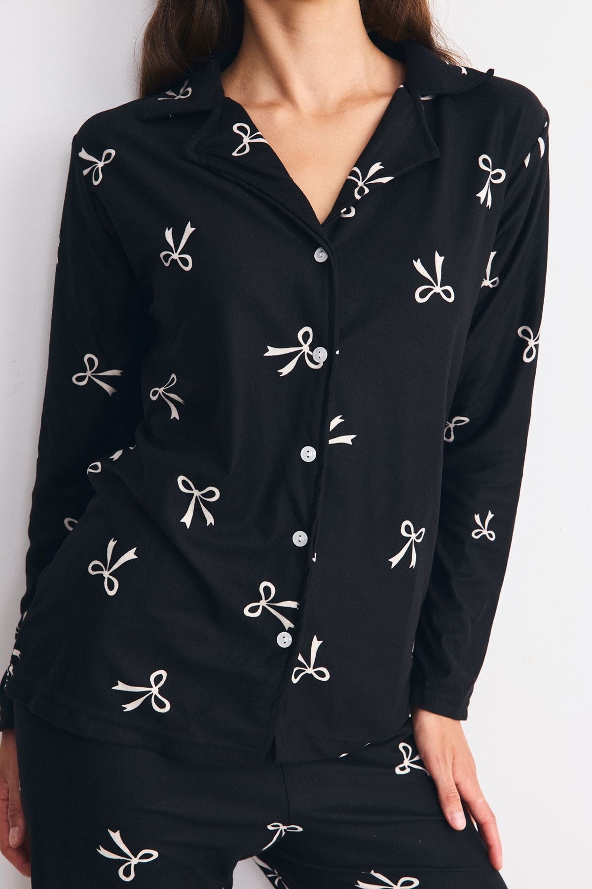 Süet Dokulu Gömlek Yaka Pijama Takımı Siyah