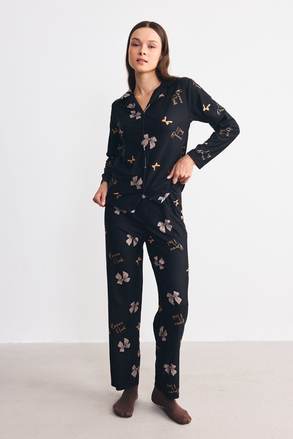 Süet Dokulu Gömlek Yaka Pijama Takımı Kurdele