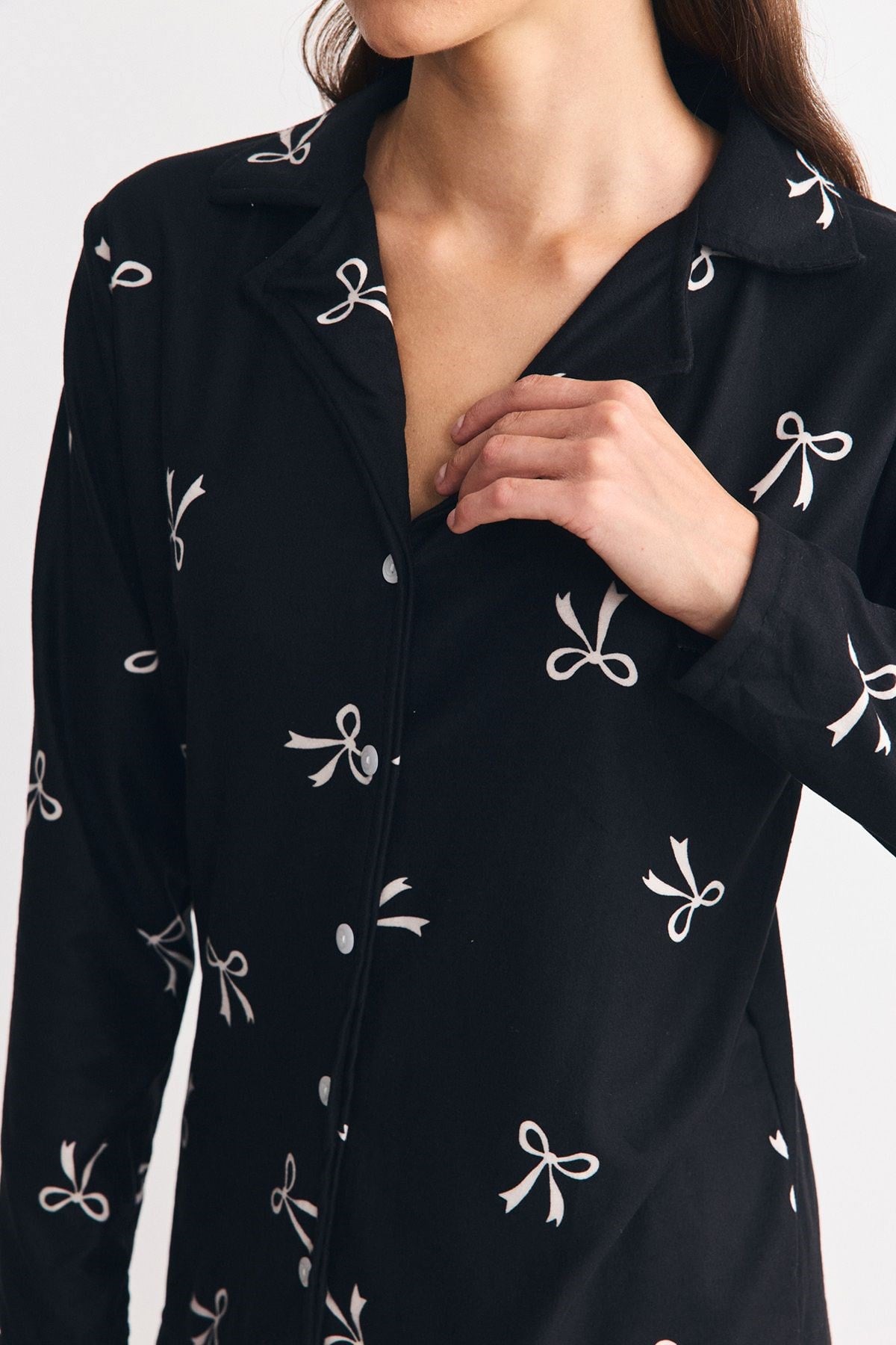 Süet Dokulu Gömlek Yaka Pijama Takımı Siyah