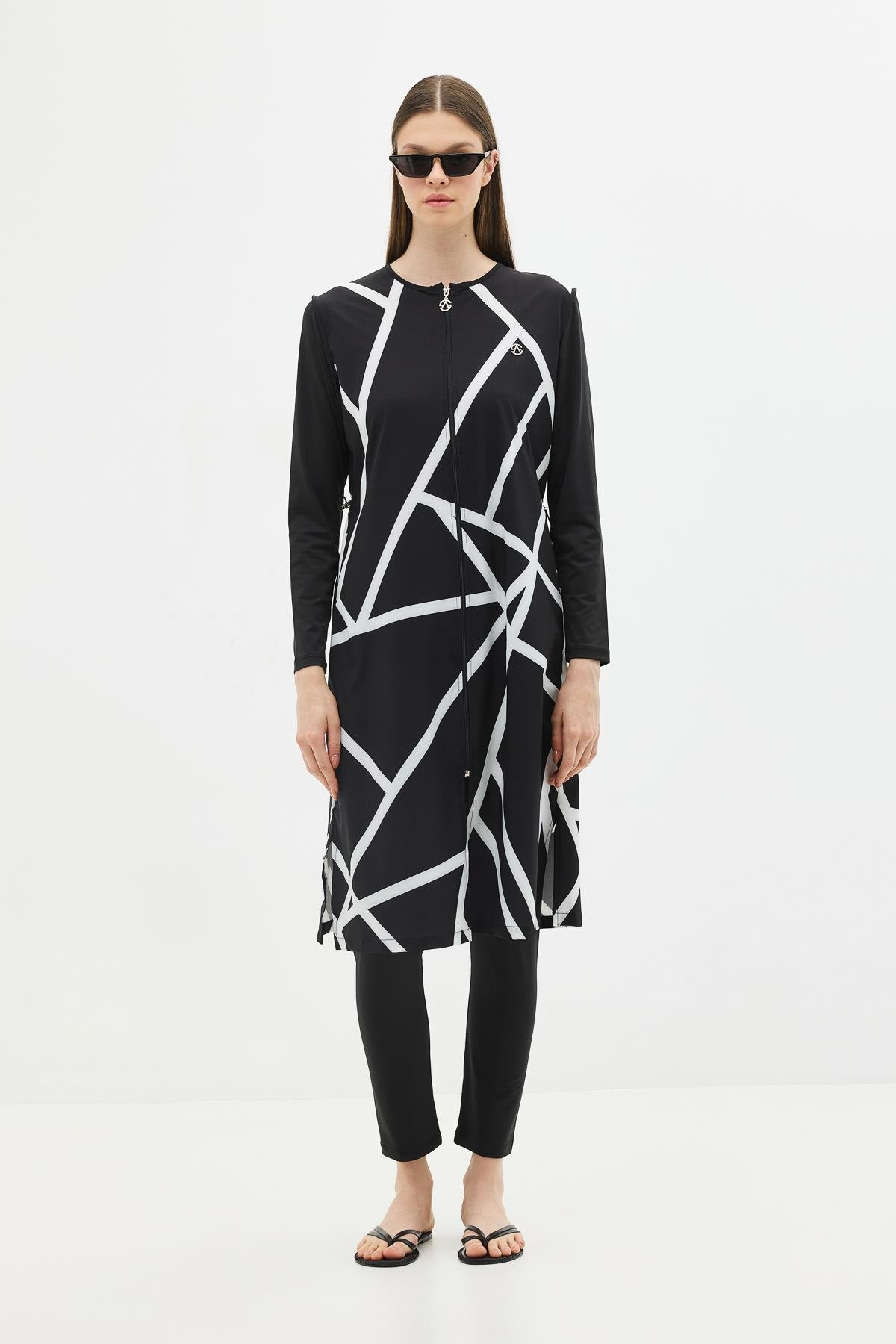 Uzun Tunikli 4'lü Tesettür Mayo 6049 Siyah/Beyaz