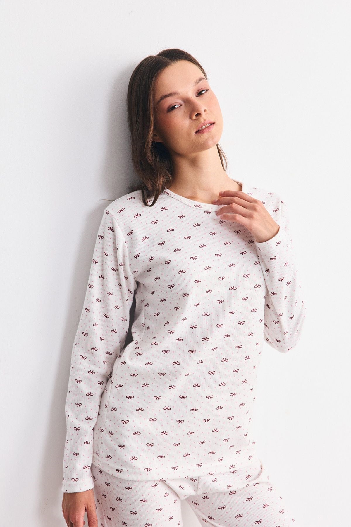 Yumuşak Dokulu Desenli Pijama Takımı Fiyonk