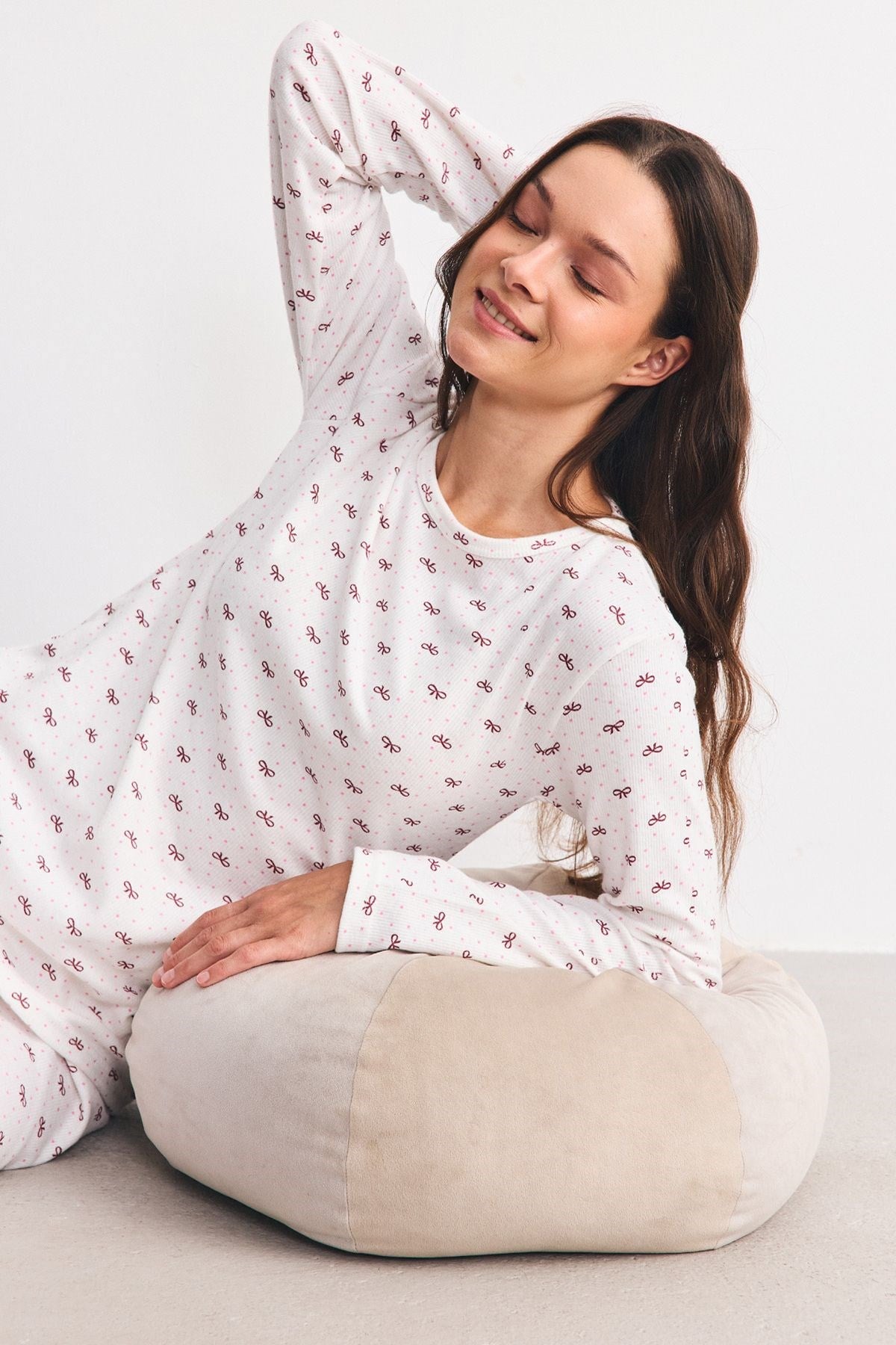 Yumuşak Dokulu Desenli Pijama Takımı Fiyonk