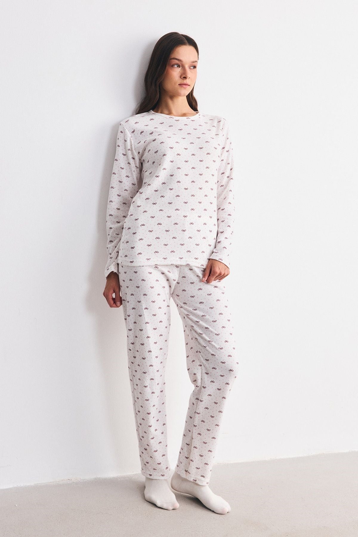 Yumuşak Dokulu Desenli Pijama Takımı Fiyonk