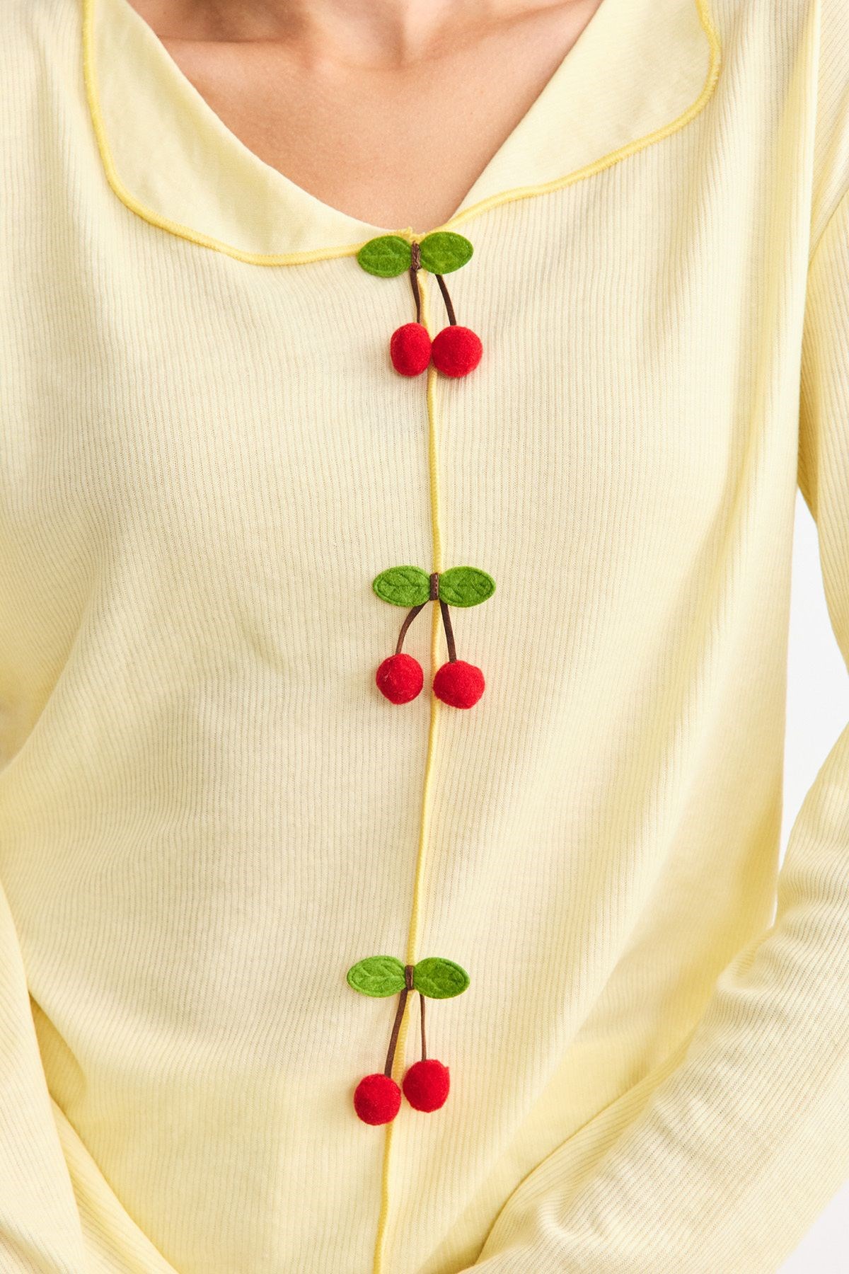Yumuşak Dokulu Kaşkorse Pijama Takımı Kiraz