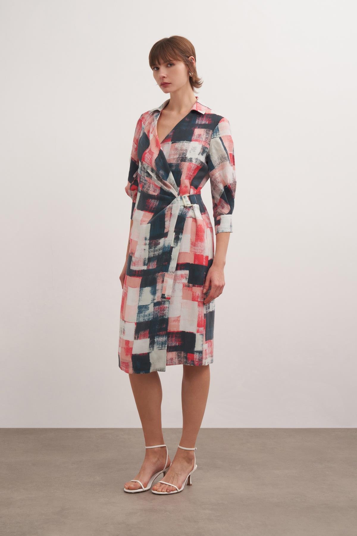 Desenli Kruvaze Görünümlü Elbise Baskı