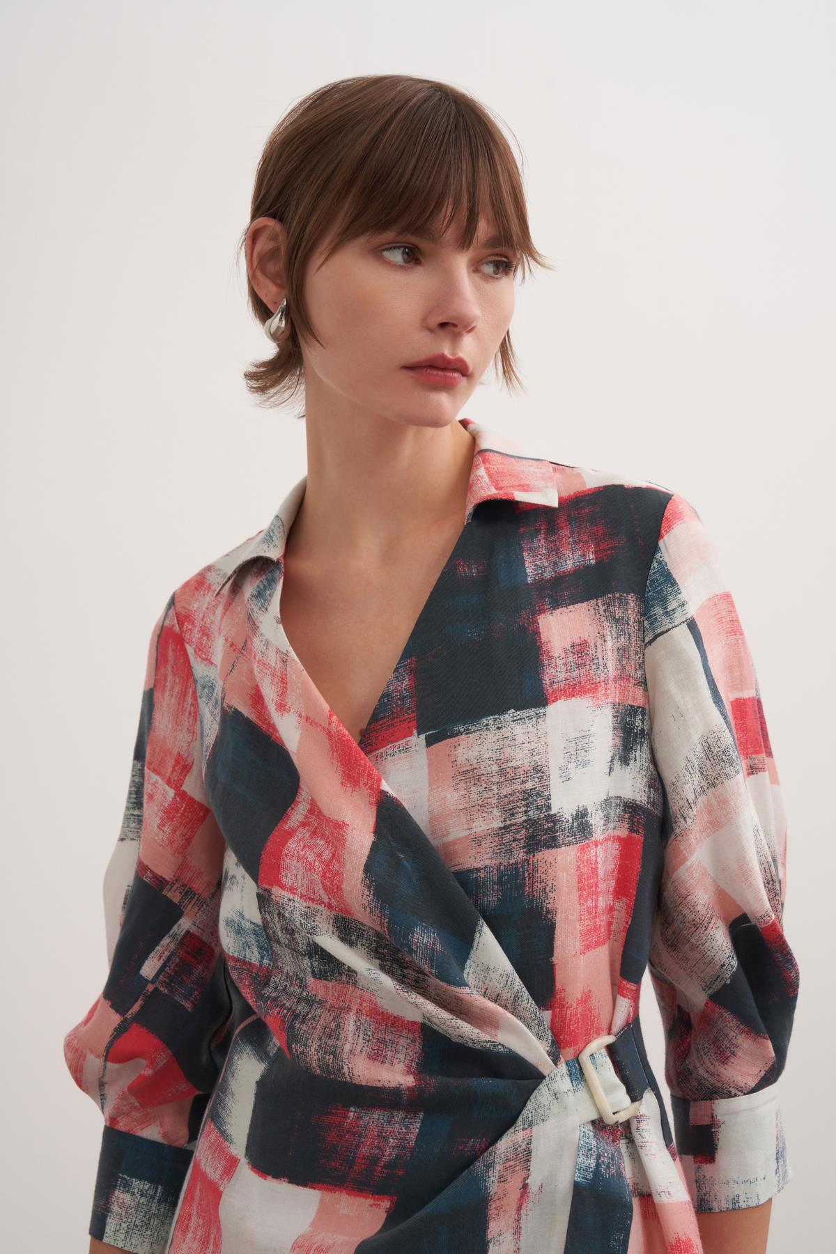 Desenli Kruvaze Görünümlü Elbise Baskı