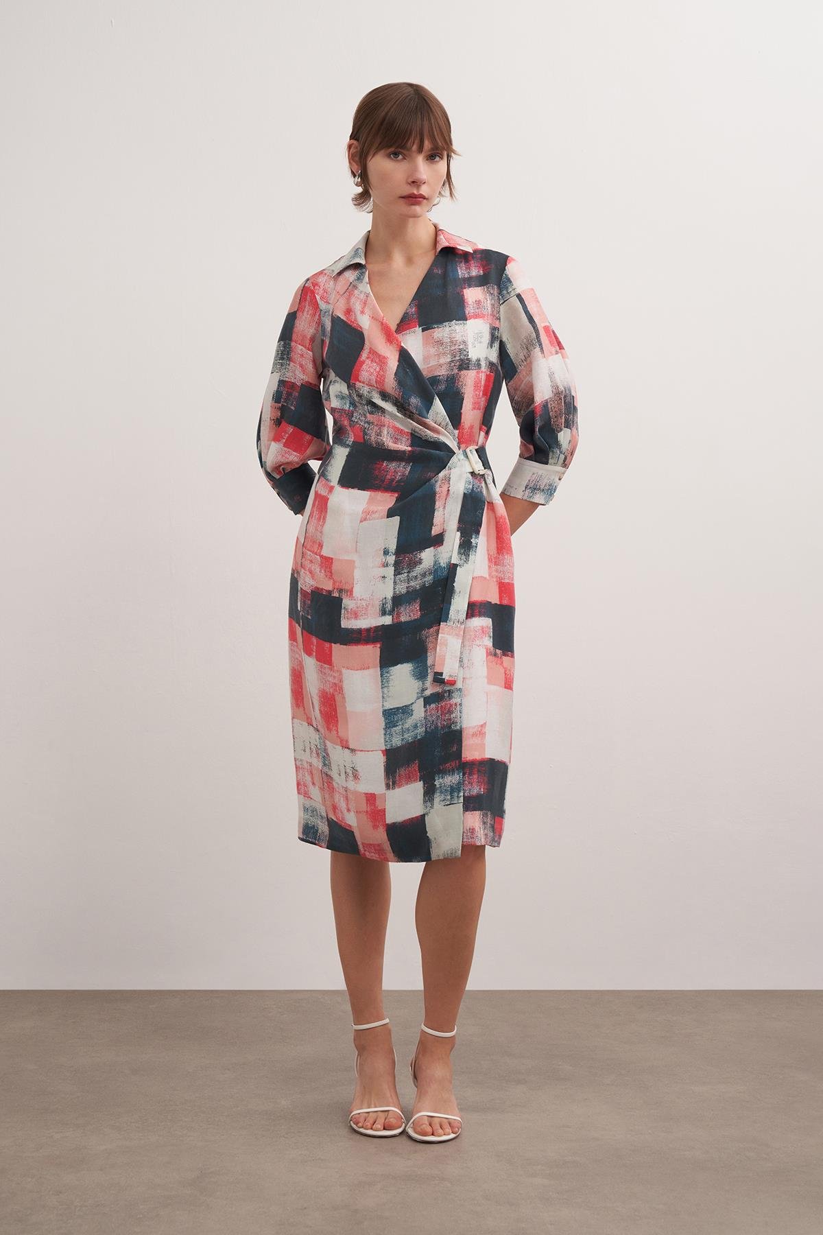 Desenli Kruvaze Görünümlü Elbise Baskı