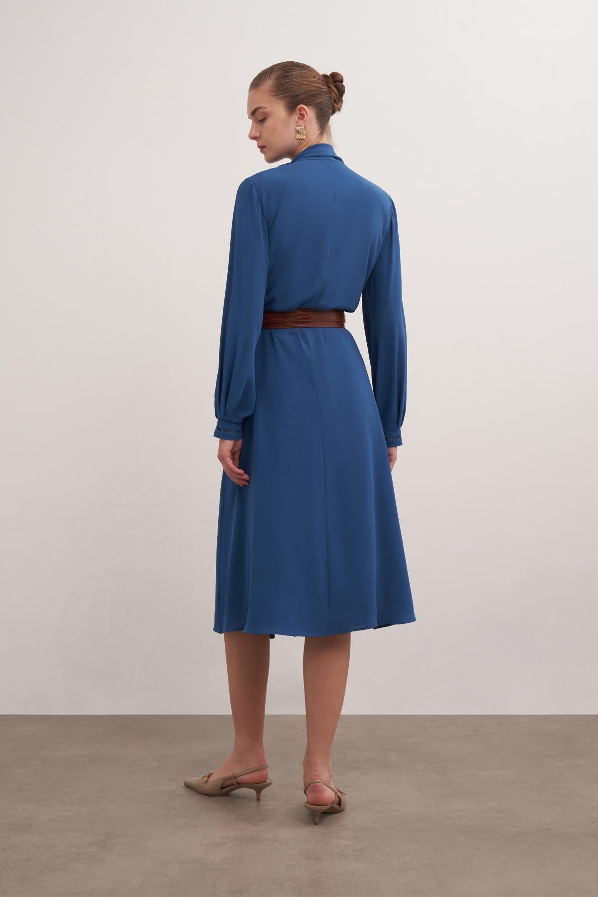 Fular Detaylı Dökümlü Elbise Koyu Yosun