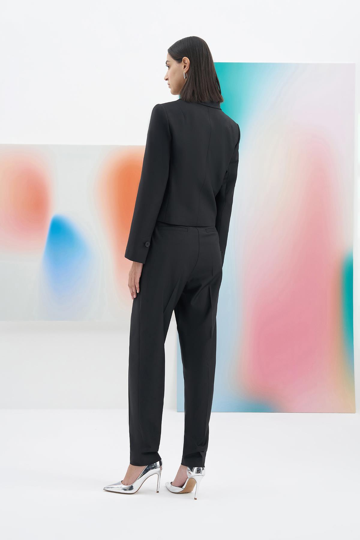 Kruvaze Kapama Yünlü Kısa Ceket Siyah