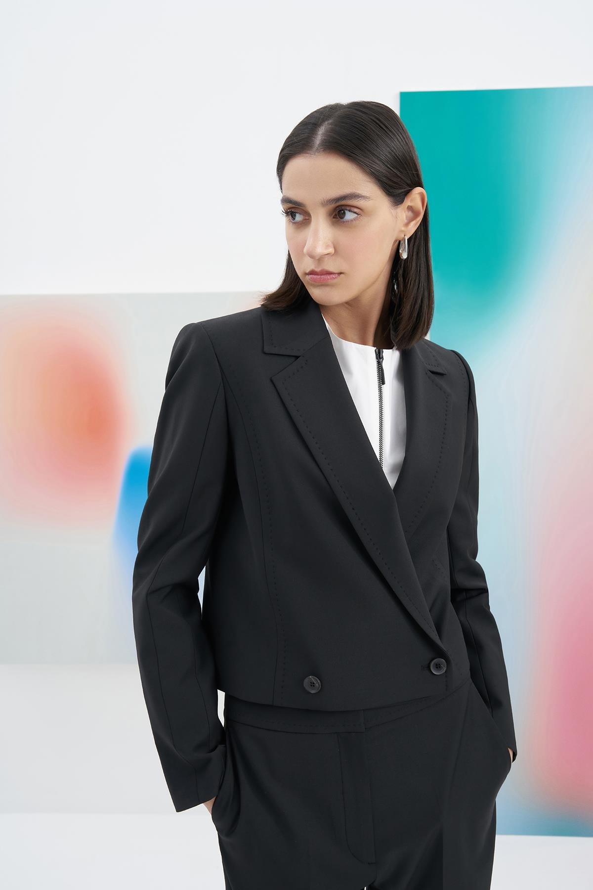 Kruvaze Kapama Yünlü Kısa Ceket Siyah