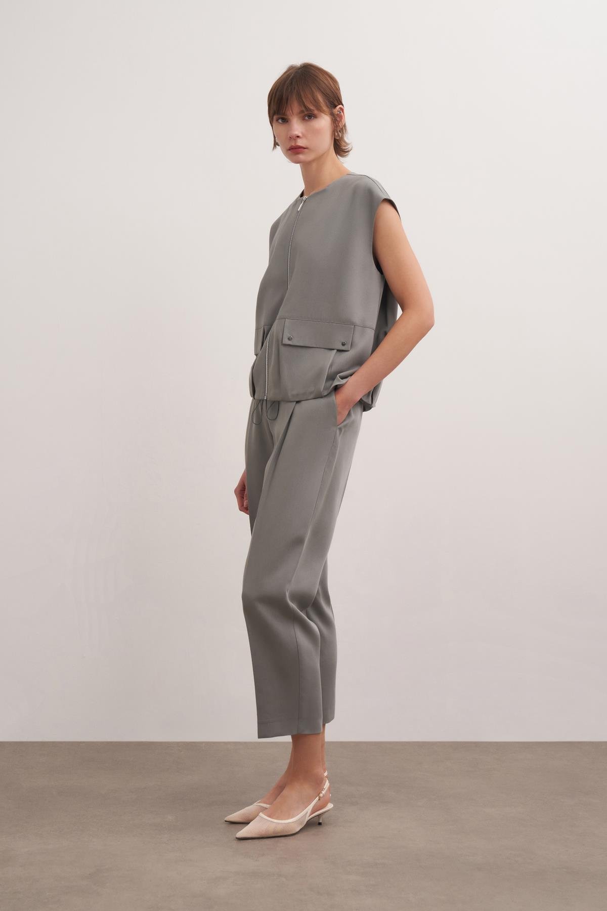 Önü Fermuarlı Kolsuz Tensel Yelek