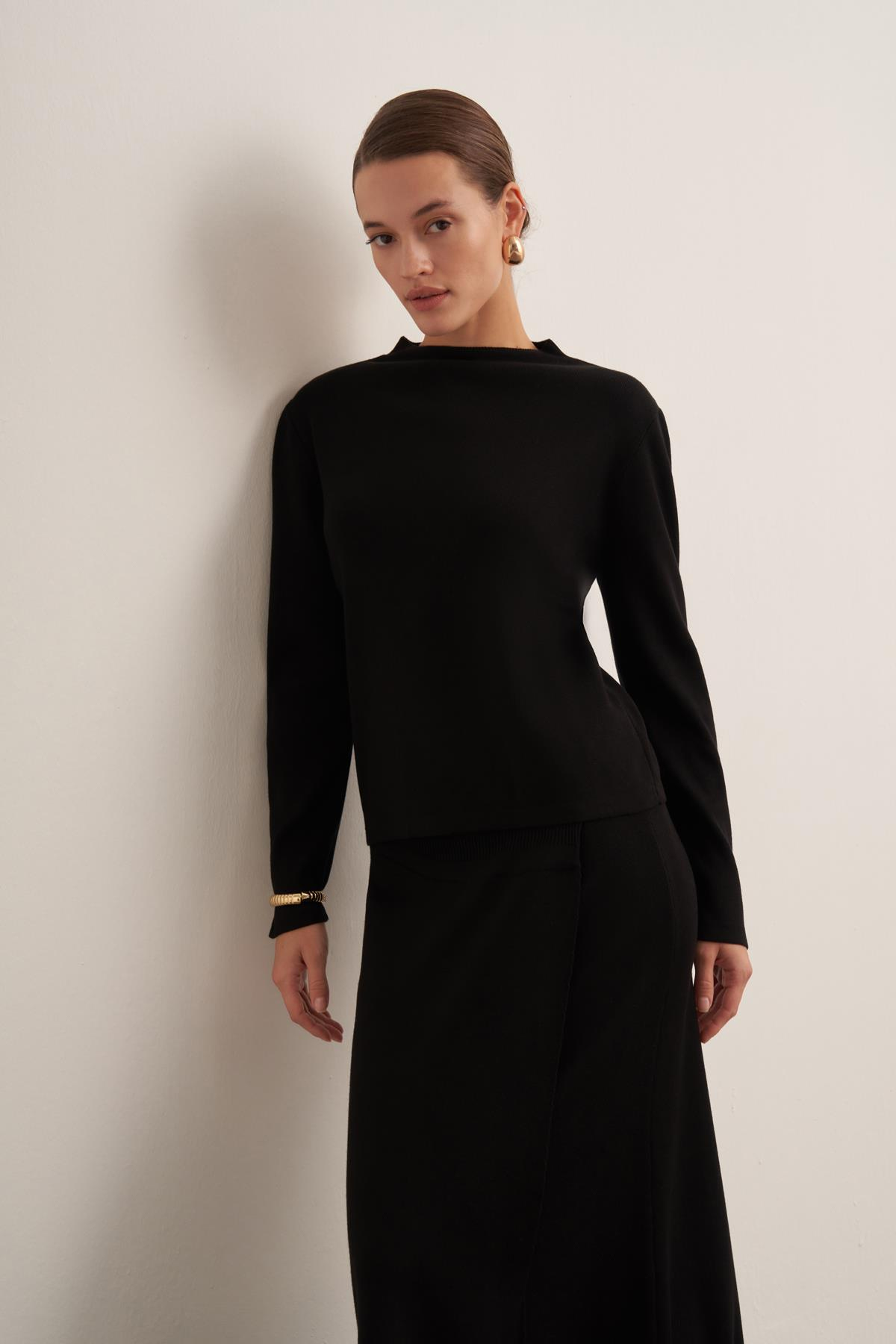 Panel Detaylı Midi Siyah Triko Etek