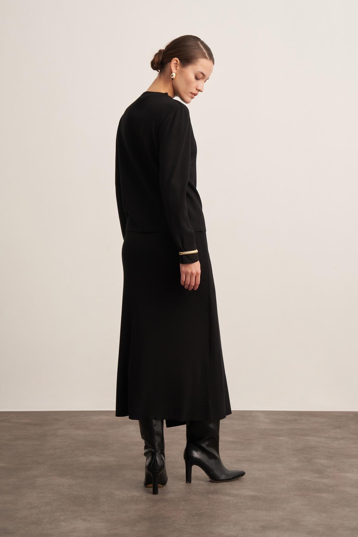 Panel Detaylı Midi Siyah Triko Etek