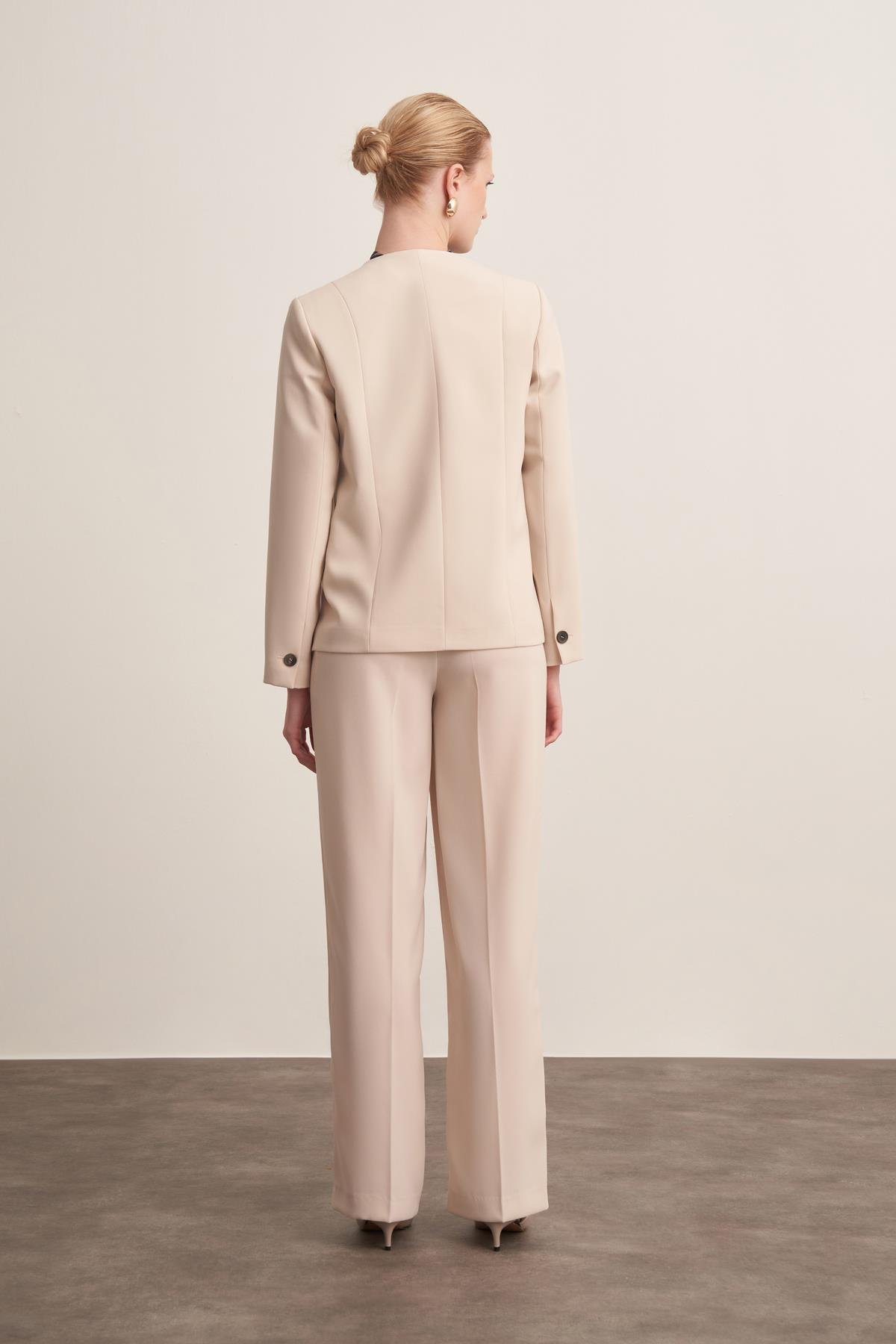 Tek Düğmeli Krep Bej Ceket