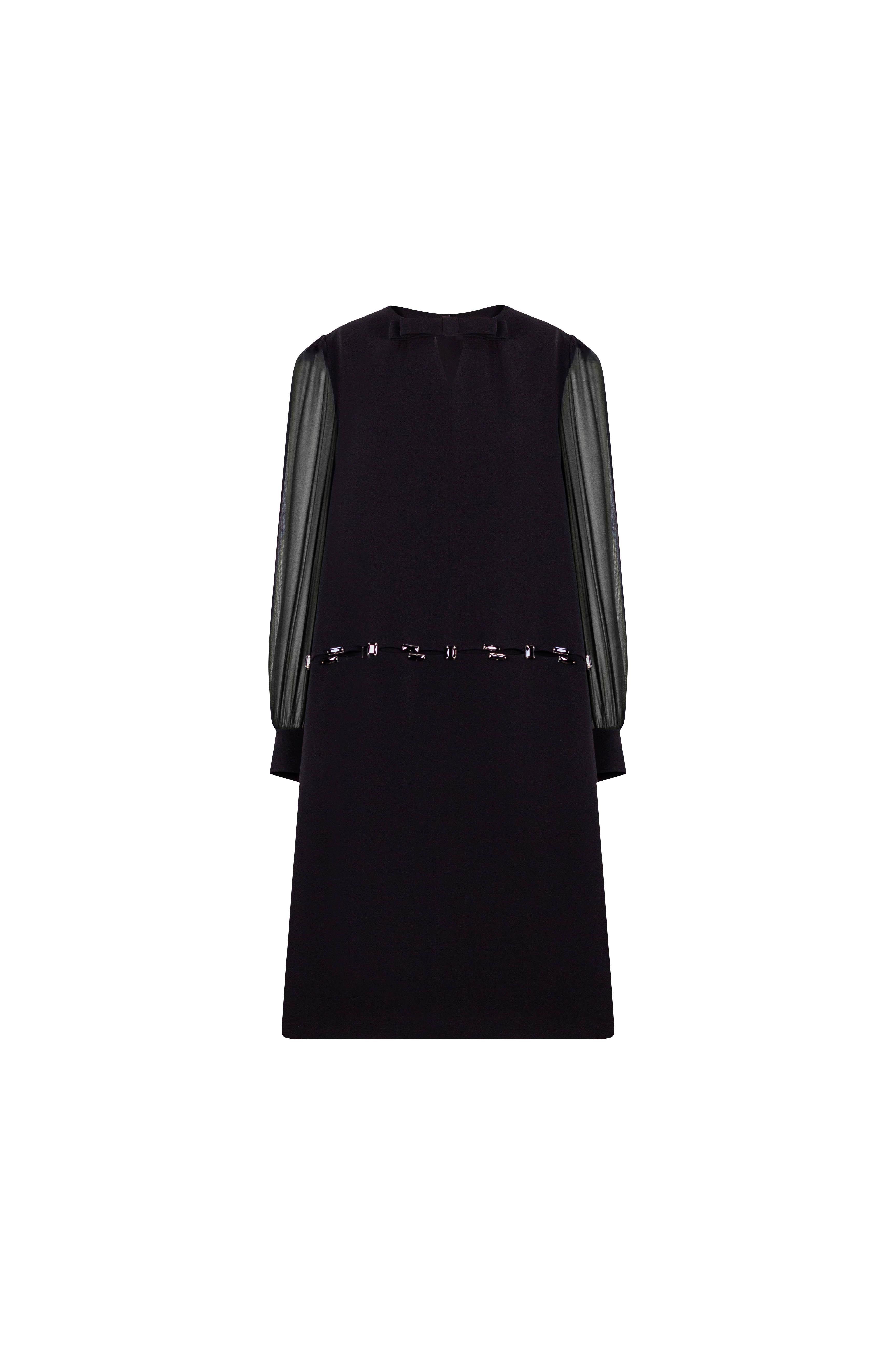 Yakası Fiyonk Detaylı Beli Taş İşlemeli Elbise Siyah