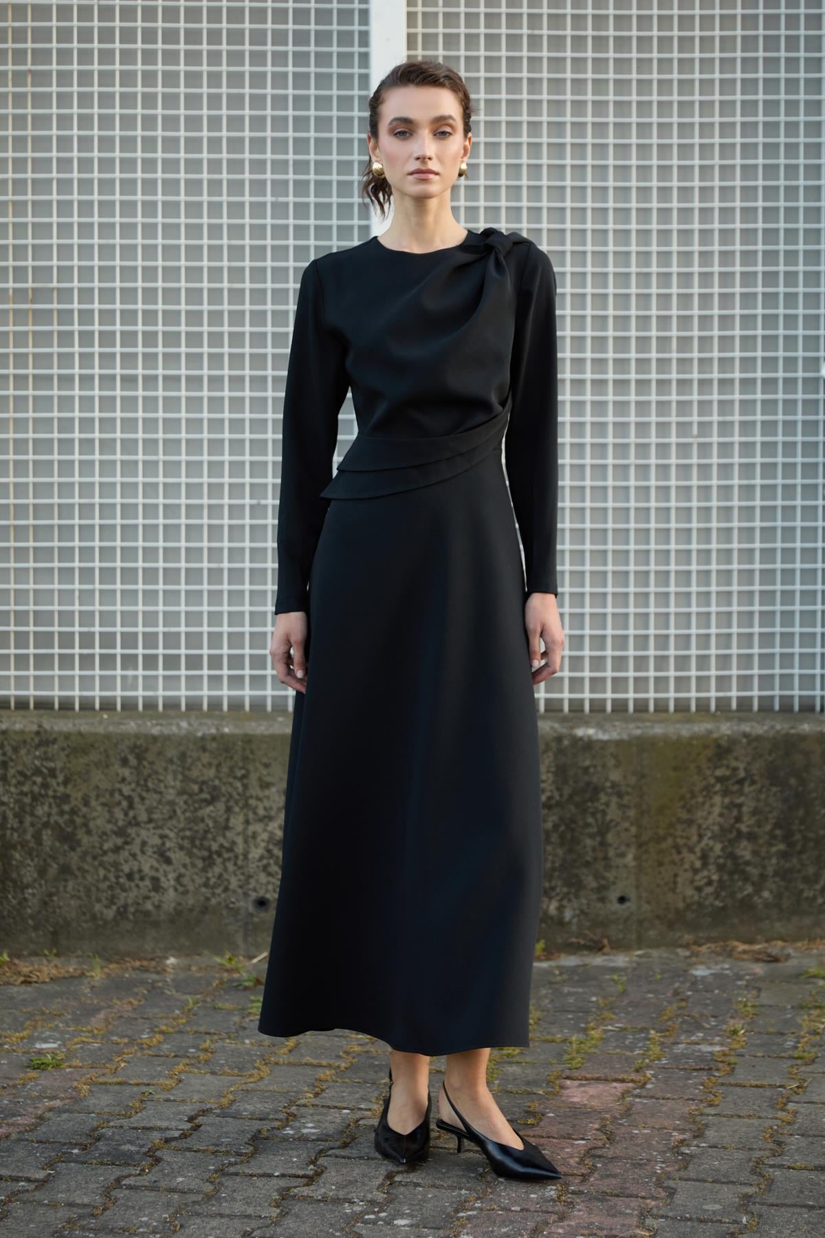 Almira Elbise-Siyah
