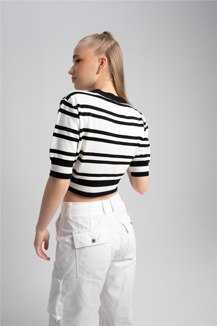Avrile Kadın ÇİZGİLİ CROP TRİKO KAZAK SİYAH-EKRU A92268-S