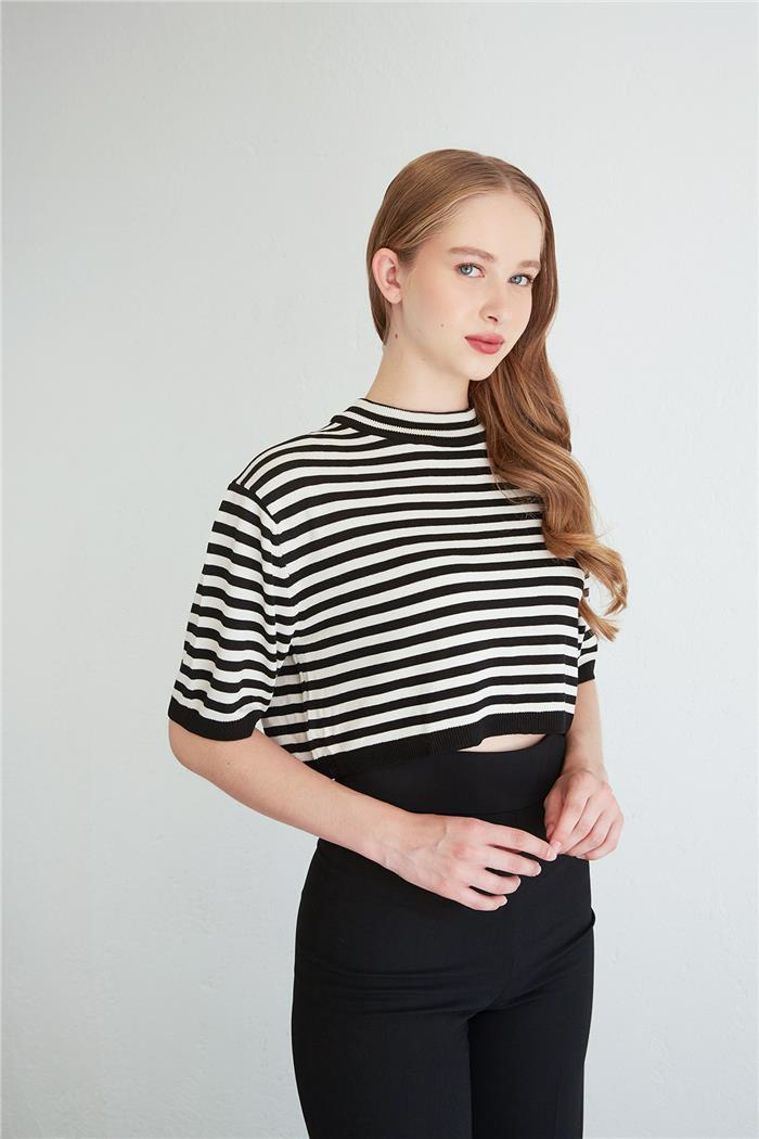 Nisan Kadın OVERSIZE TRİKO CROP TOP SİYAH-HAM EKRU TT4038-Z